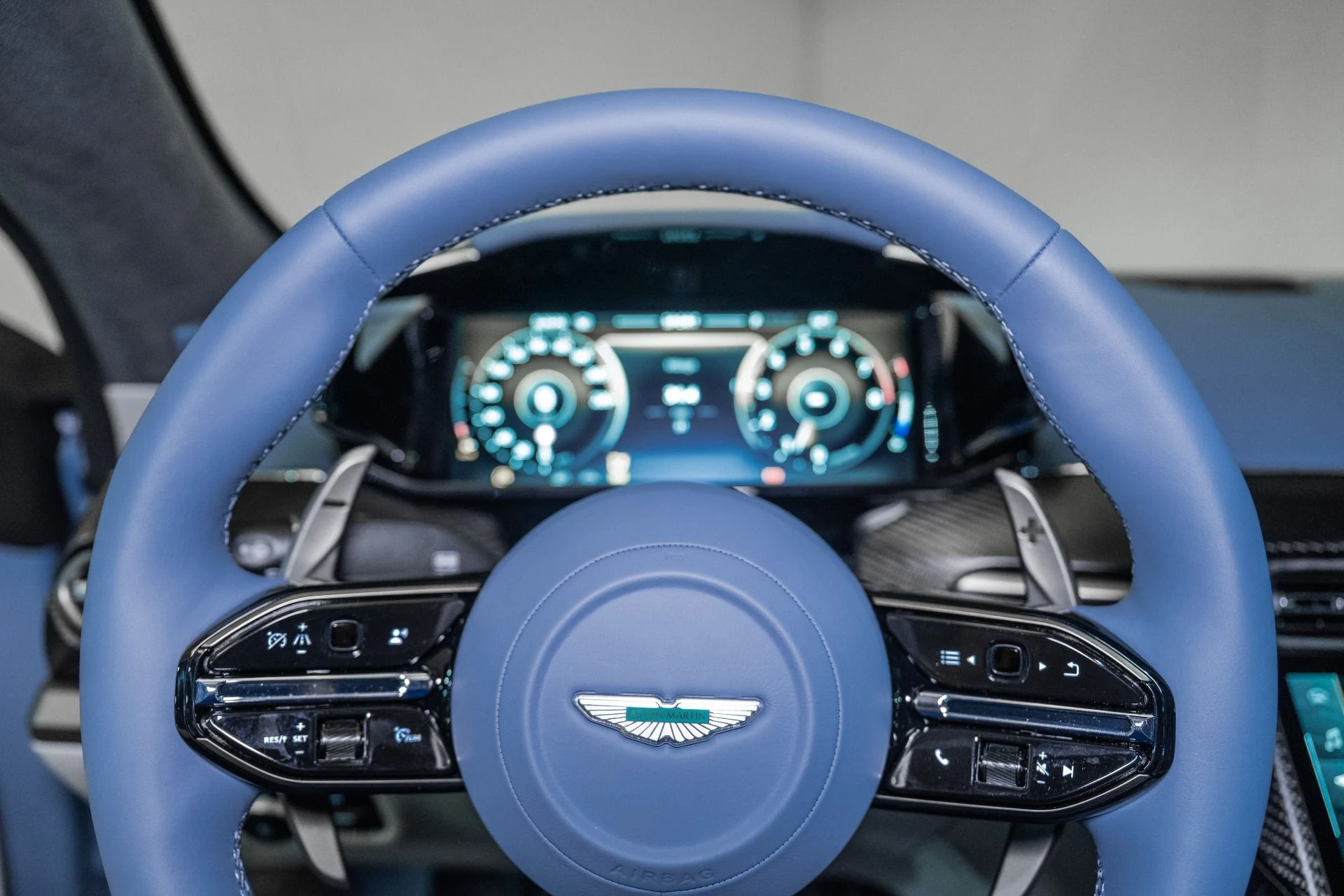 mph009_2347500618_New_2026_ASTON_MARTIN_VANTAGE_1759240597_09f53dee60