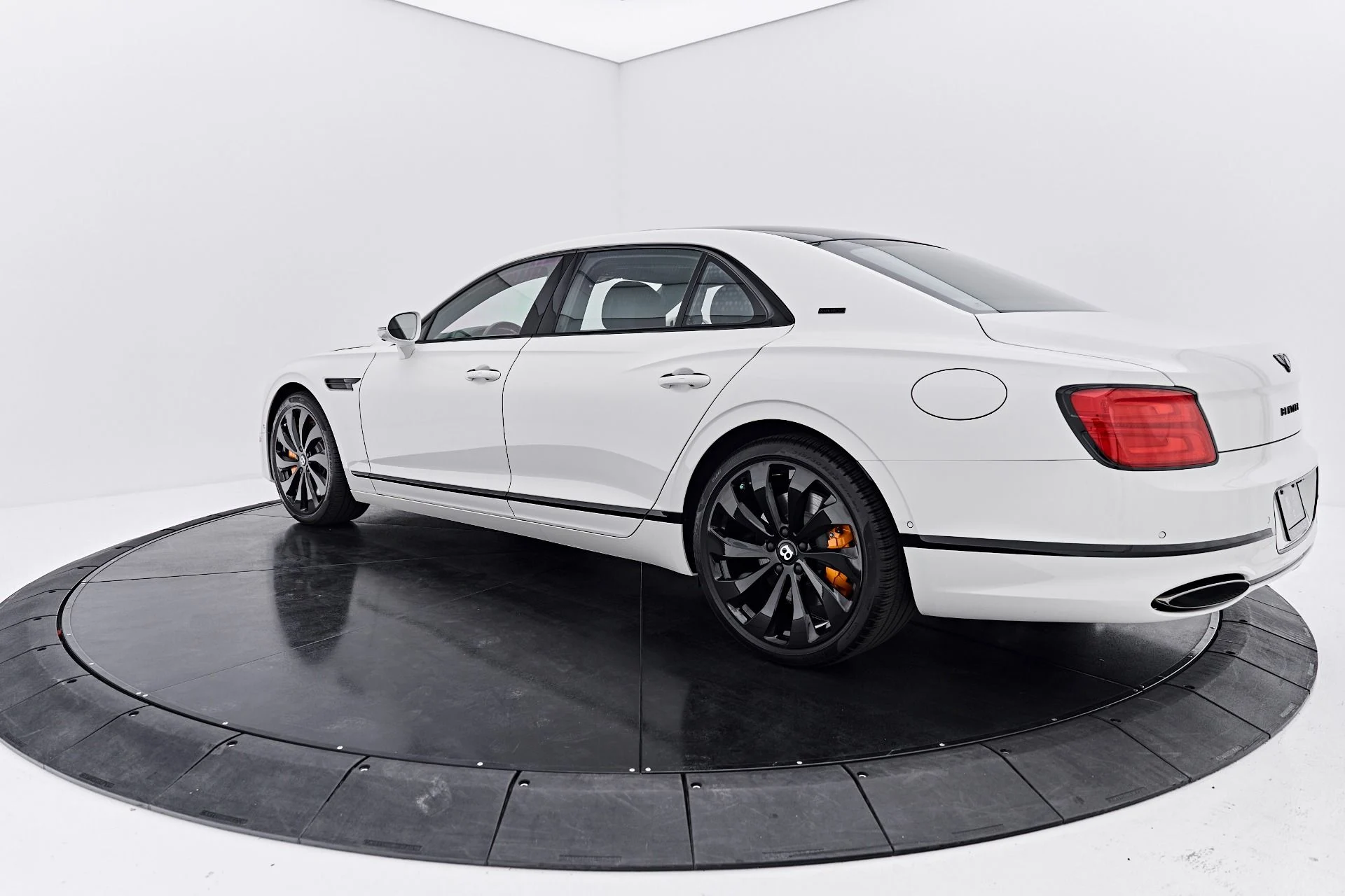 mph009_2349017806_Used_2025_Bentley_Flying_Spur_Black_Edition_1790368044_321816ec2f