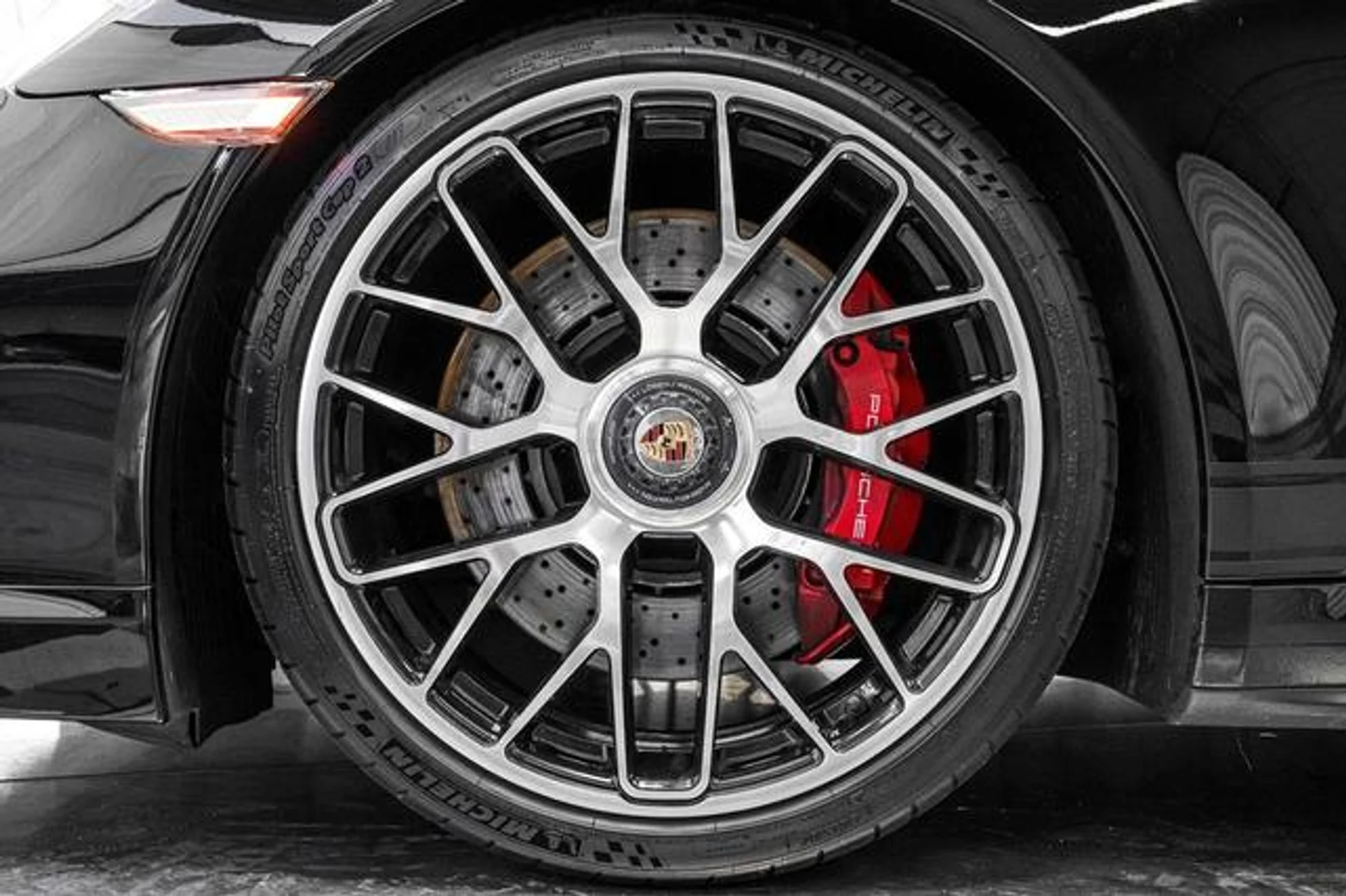 mph009_2352670366_5hr_A04_RAHR_9dw_Gyjm_I9_Y4_da_NA_c601439297