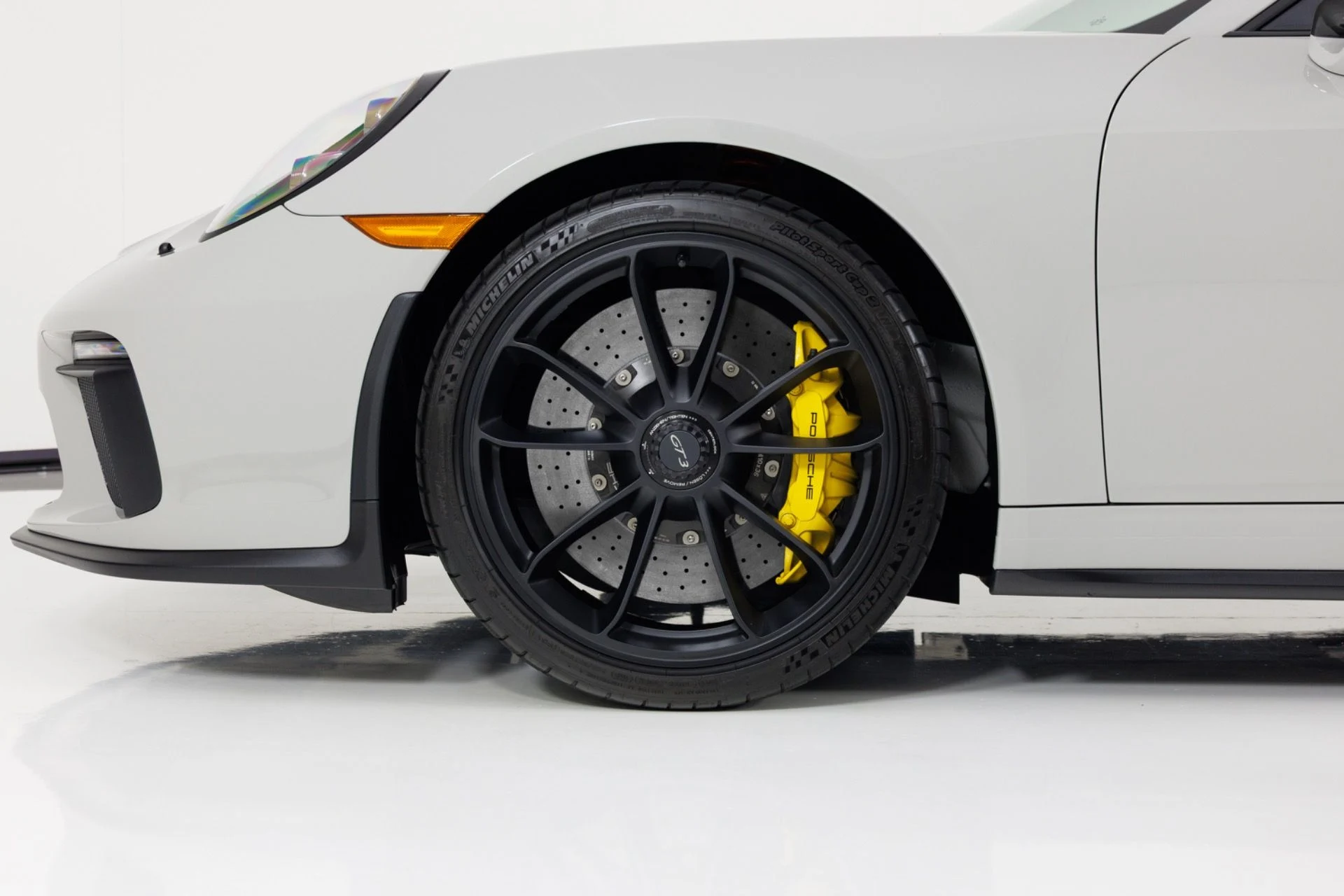 mph009_2360936293_Used_2018_Porsche_911_GT_3_1782944815_d2d1e8d06b