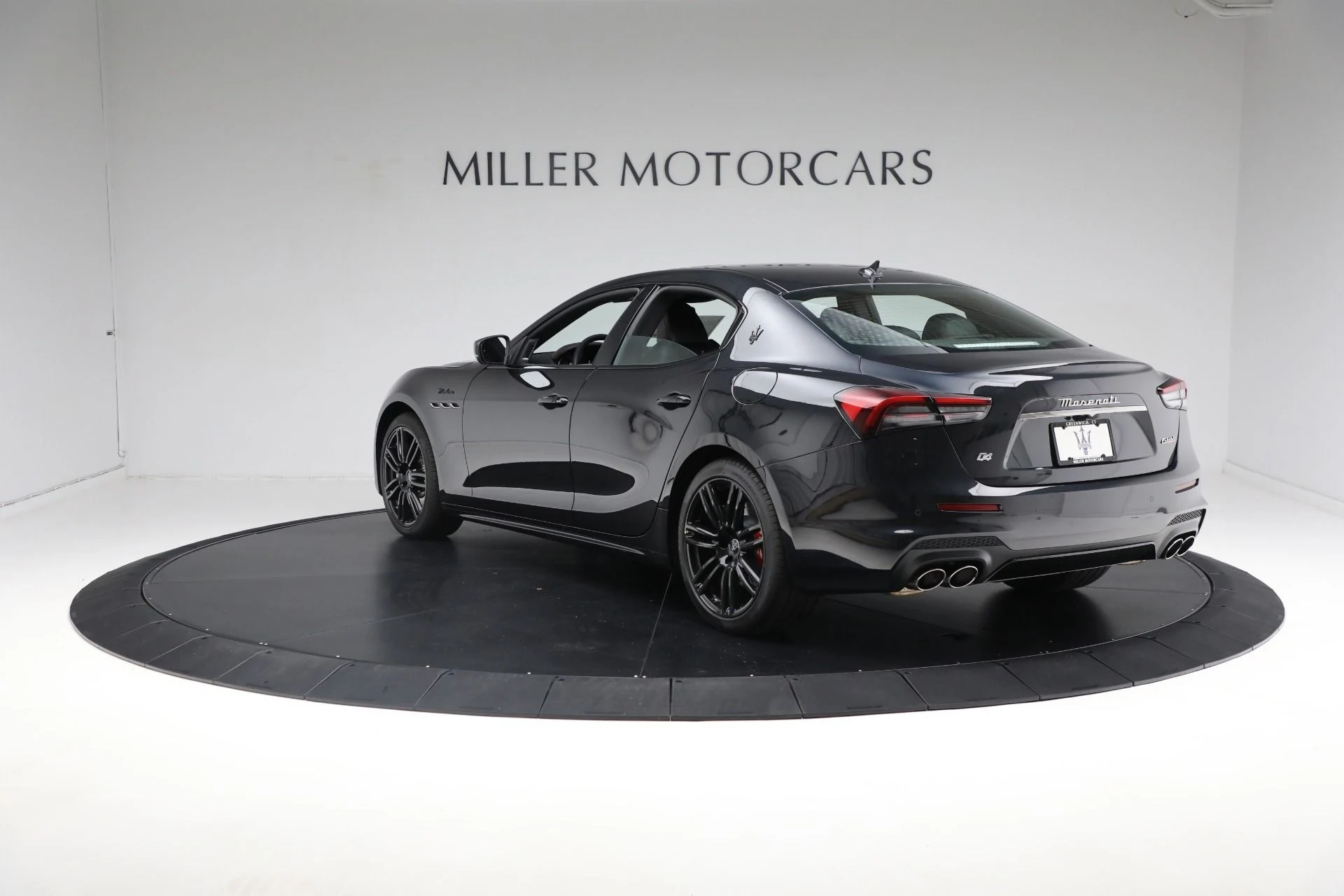 mph009_236382297_Used_2024_Maserati_Ghibli_Modena_Ultima_Q4_1713534126_0330339369