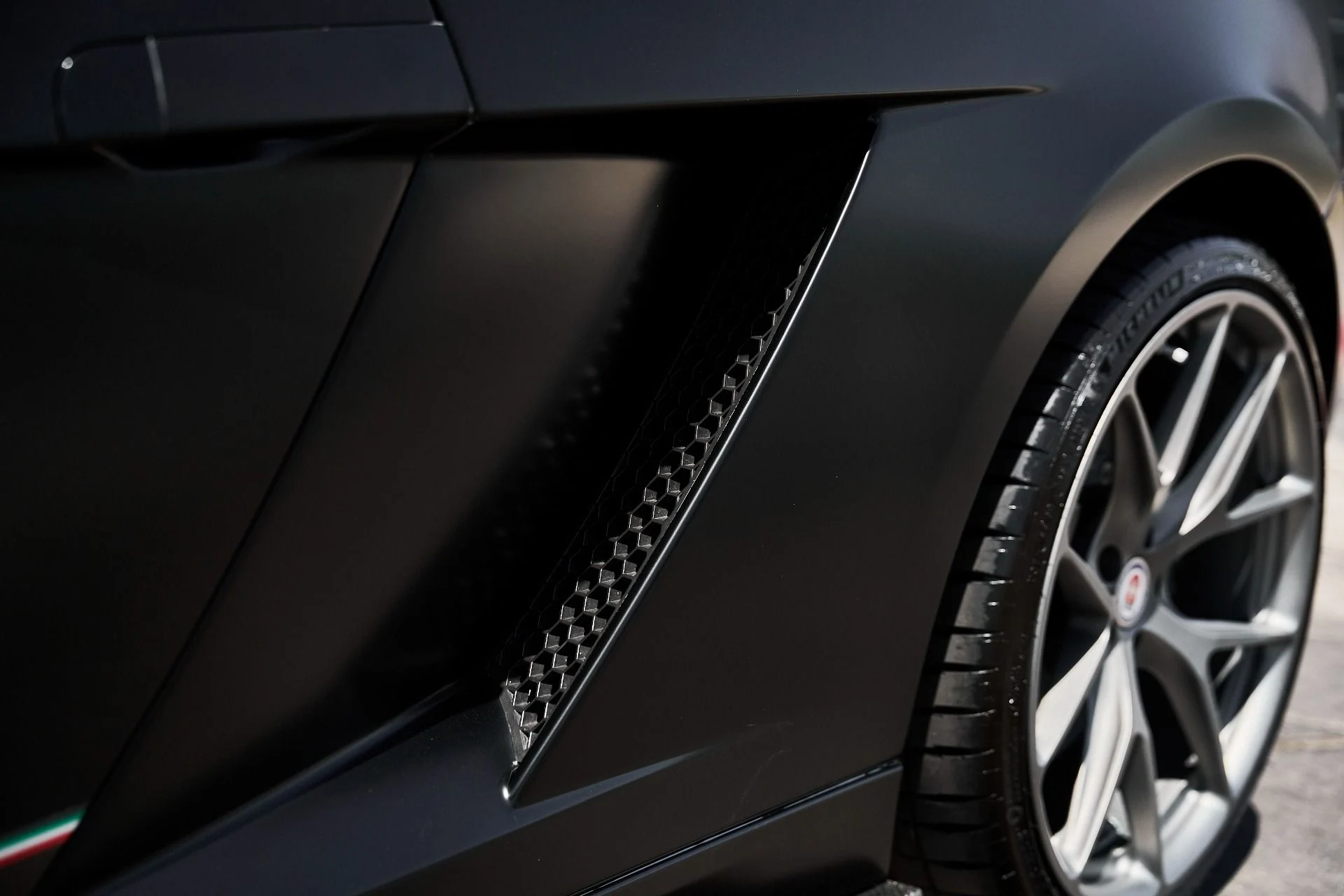 mph009_2365025928_Used_2010_Lamborghini_Gallardo_LP_560_4_1781313826_67b75b9417