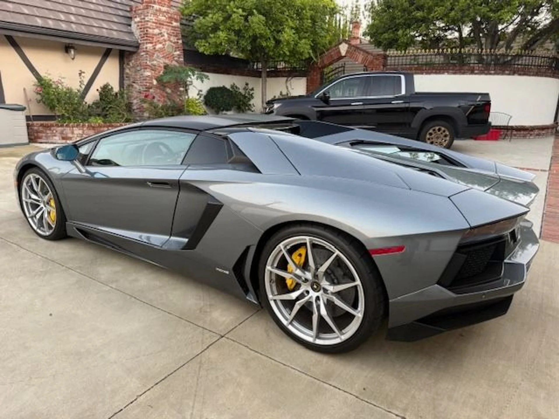 mph009_2365436333_Used_2014_Lamborghini_Aventador_LP_700_4_1764027367_30b7394b54