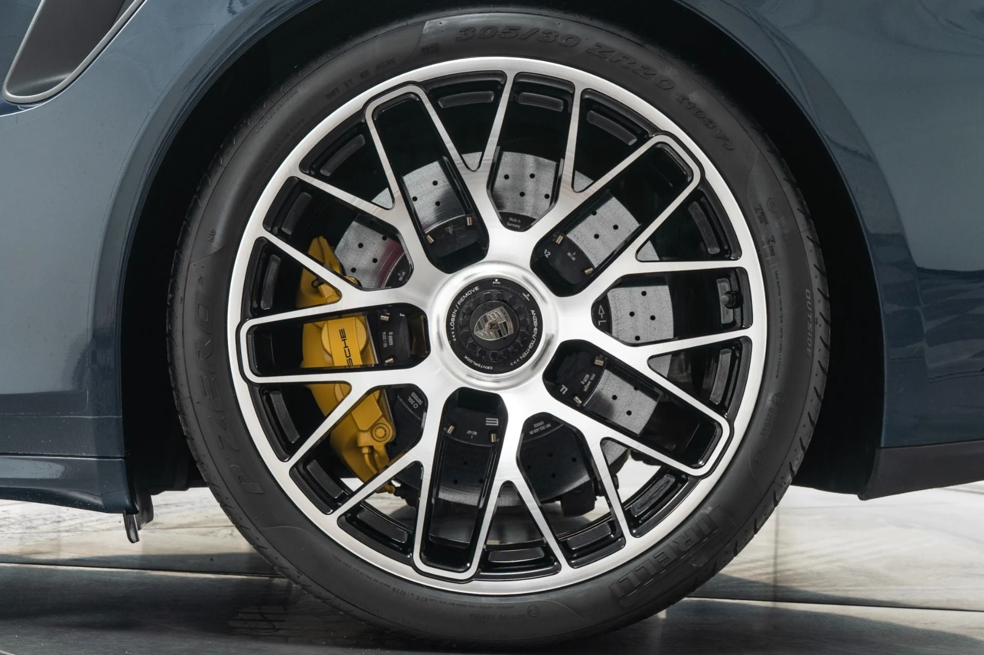 mph009_2381652318_Used_2015_Porsche_911_Turbo_S_Cabriolet_1754336206_1b4b6b9252