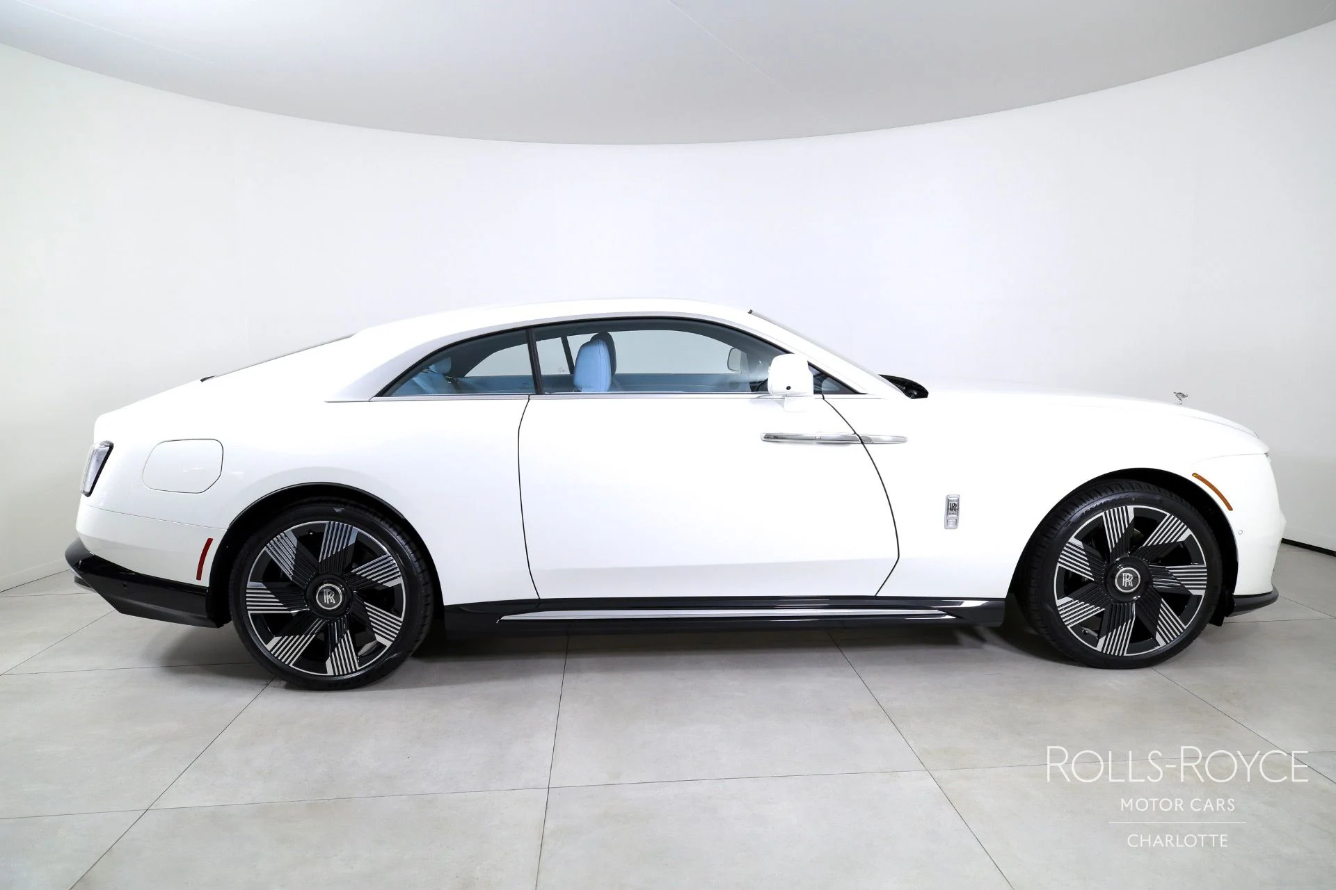 mph009_2391437556_Used_2025_Rolls_Royce_Spectre_1752785235_13053f4d41