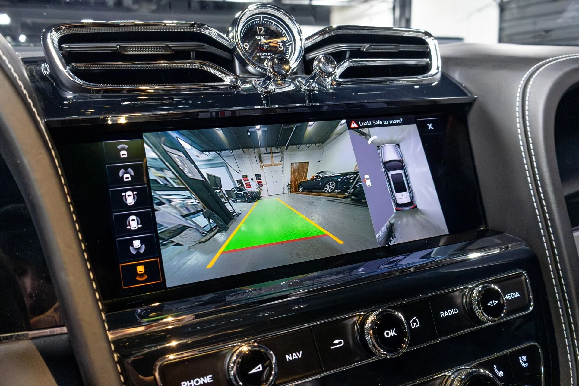 mph009_2392430457_Used_2021_Bentley_Bentayga_V8_1775865937_4ff734219a