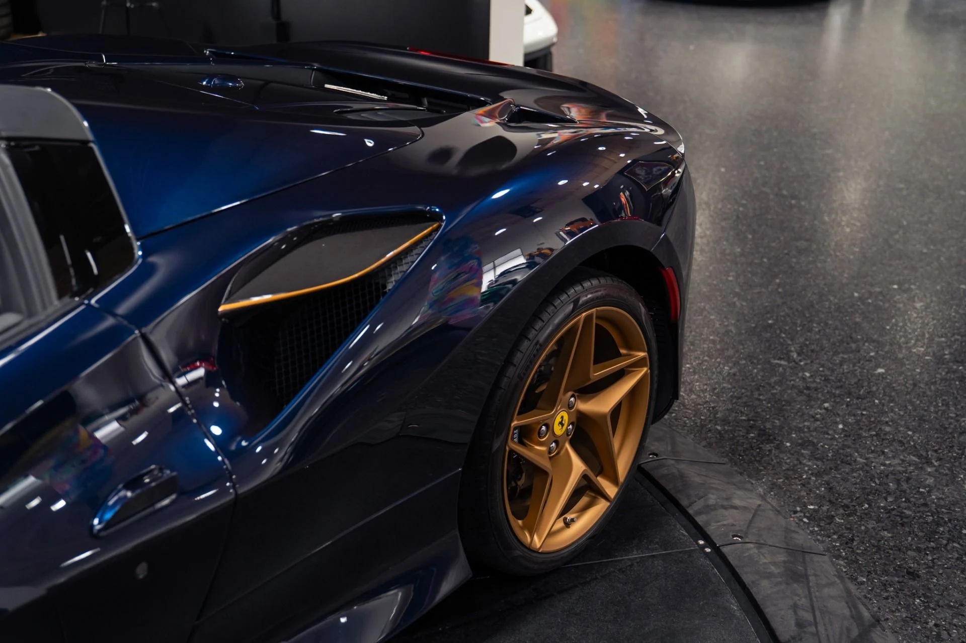 mph009_2393937150_Used_2022_Ferrari_F8_Spider_Tailor_Made_1785567772_8a71e41514