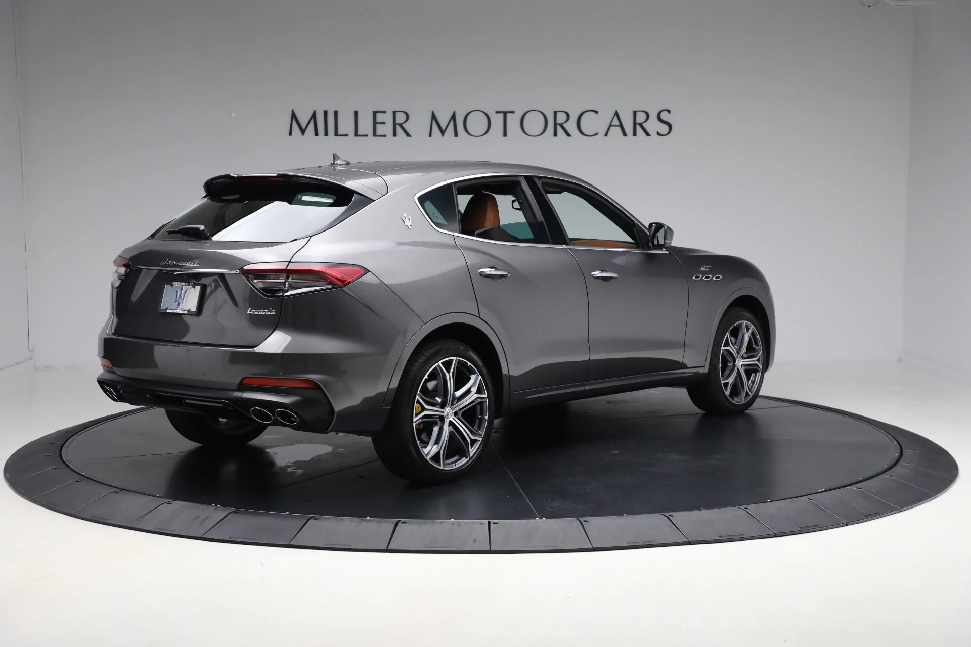 mph009_2394779700_Used_2022_Maserati_Levante_GT_44869f3a29