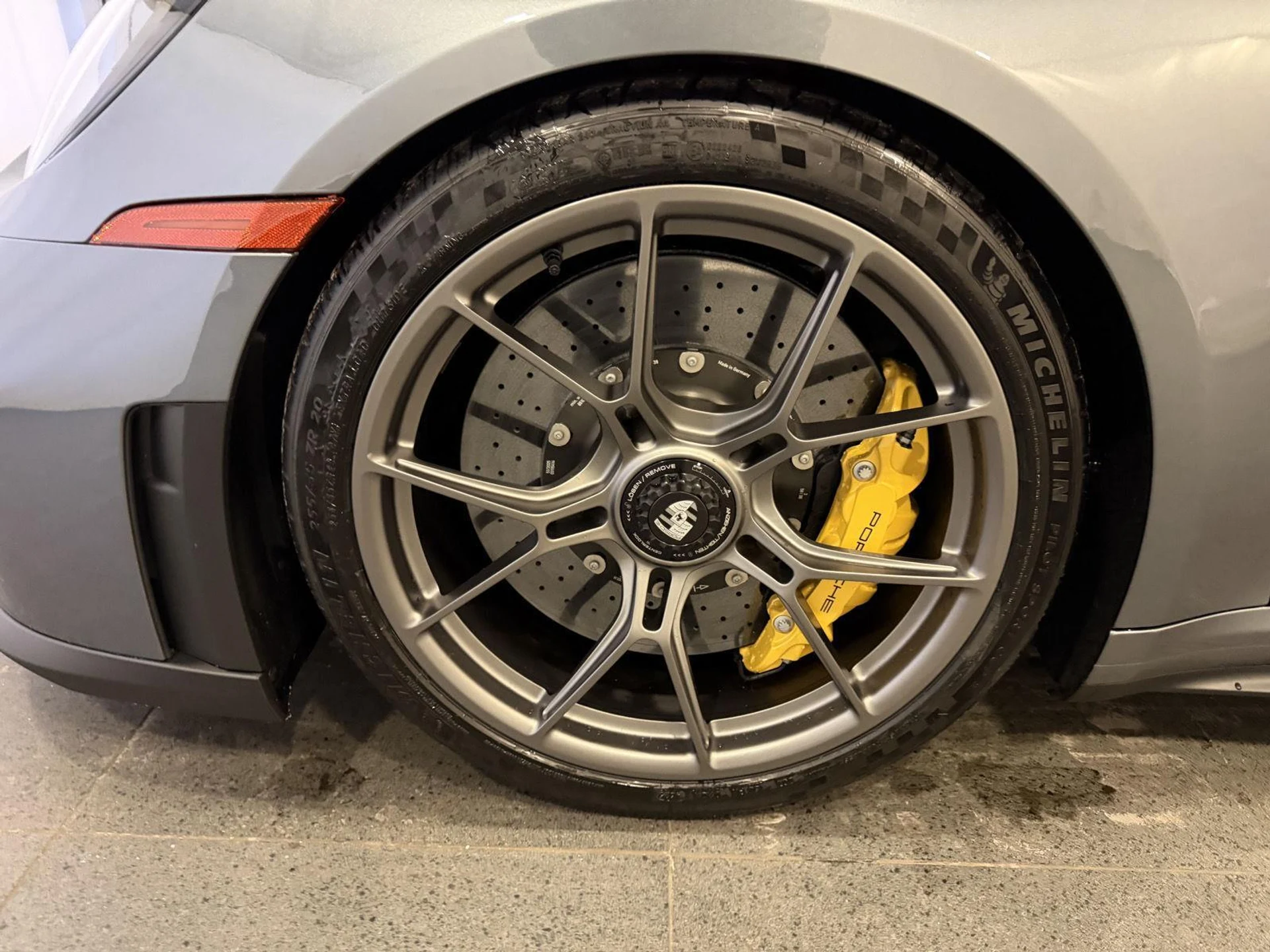 mph009_2396625881_fd88f46832033749be0779244844f26fx_6271a1f0f0