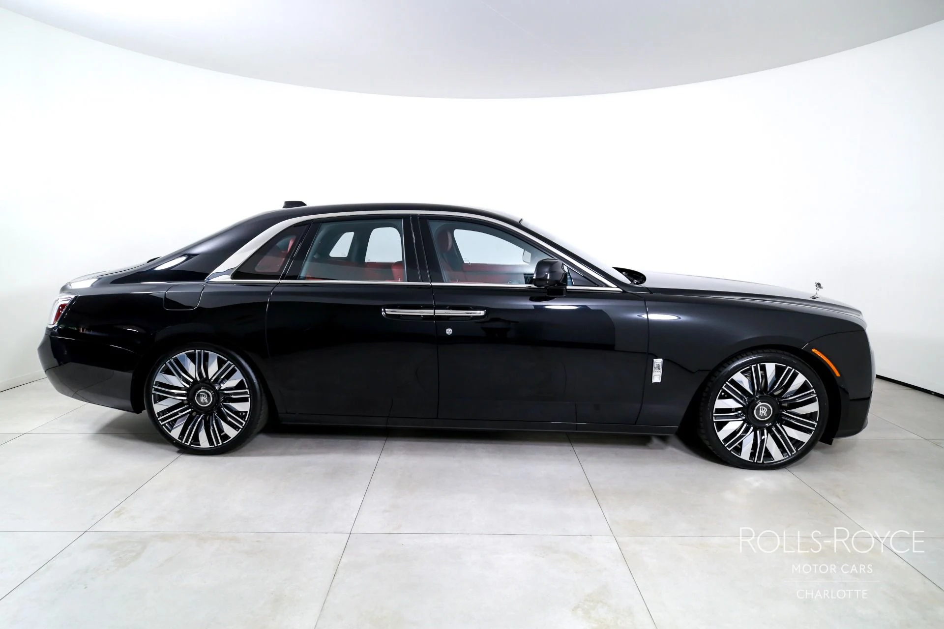 mph009_2399094138_Used_2025_Rolls_Royce_Ghost_1751386071_0dfd2f314b