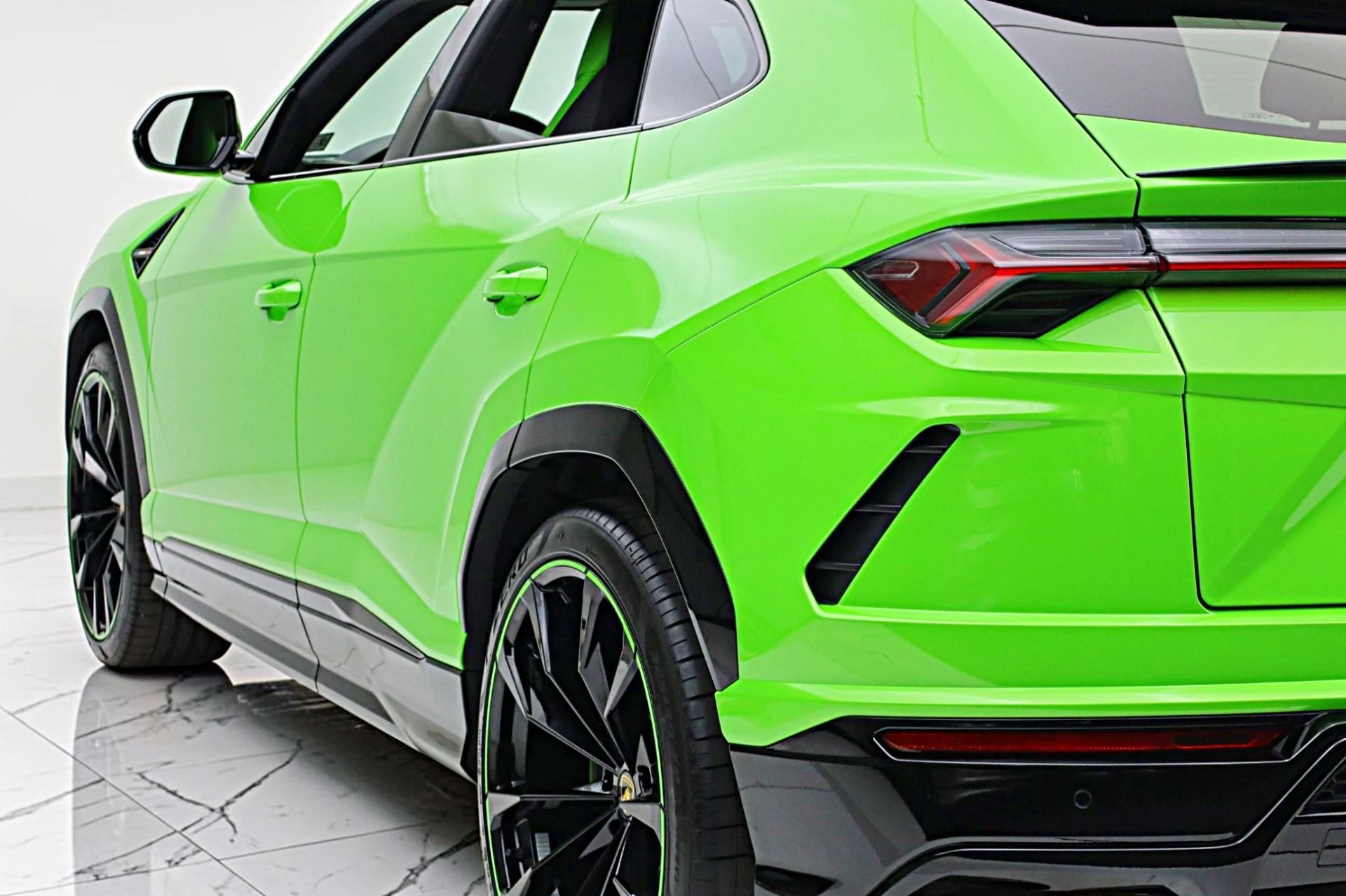 mph009_2401697542_Used_2021_Lamborghini_Urus_SELEZIONE_PRE_OWNED_CERTIFIED_PEARL_CAPSULE_49d9404e9a