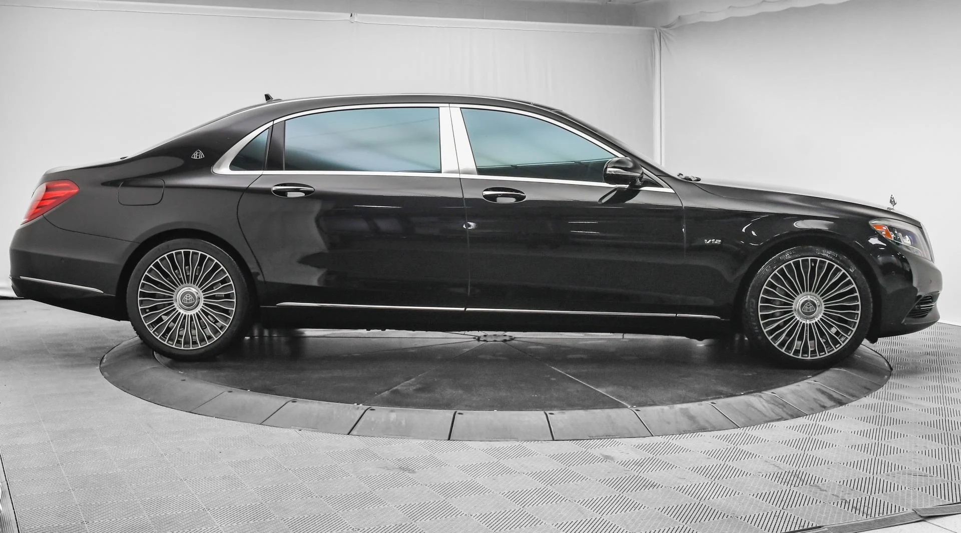 mph009_2402415443_Used_2016_Mercedes_Benz_S_Class_Maybach_S_600_1750494048_8dfdde2a1c
