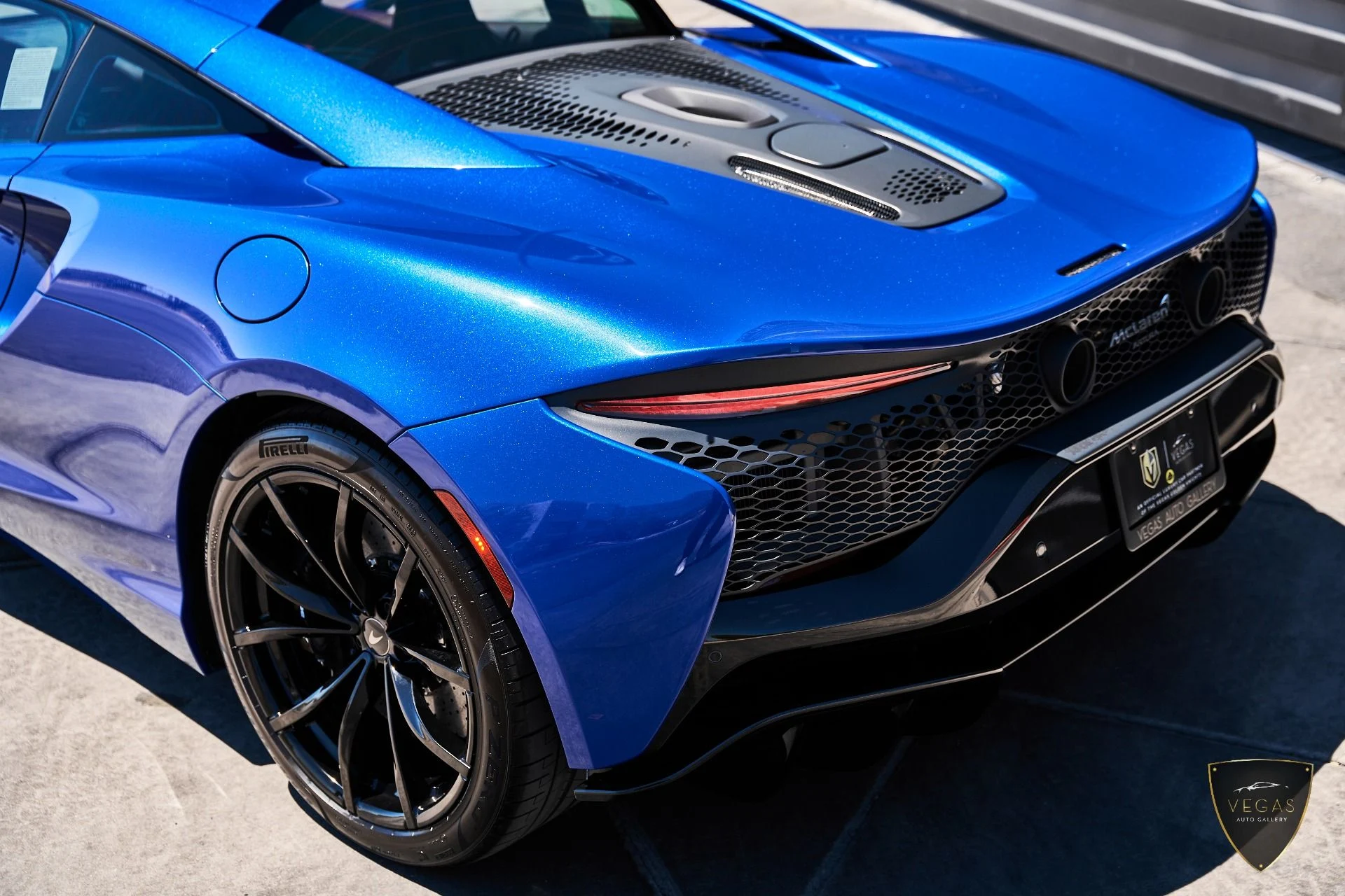 mph009_2410710943_Used_2025_Mc_Laren_Artura_Performance_1782521423_e2908b9603