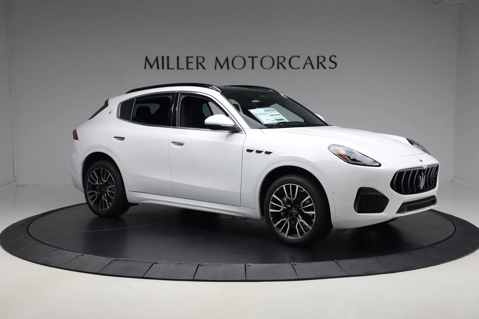 mph009_2412861474_New_2025_Maserati_Grecale_3c4593a828