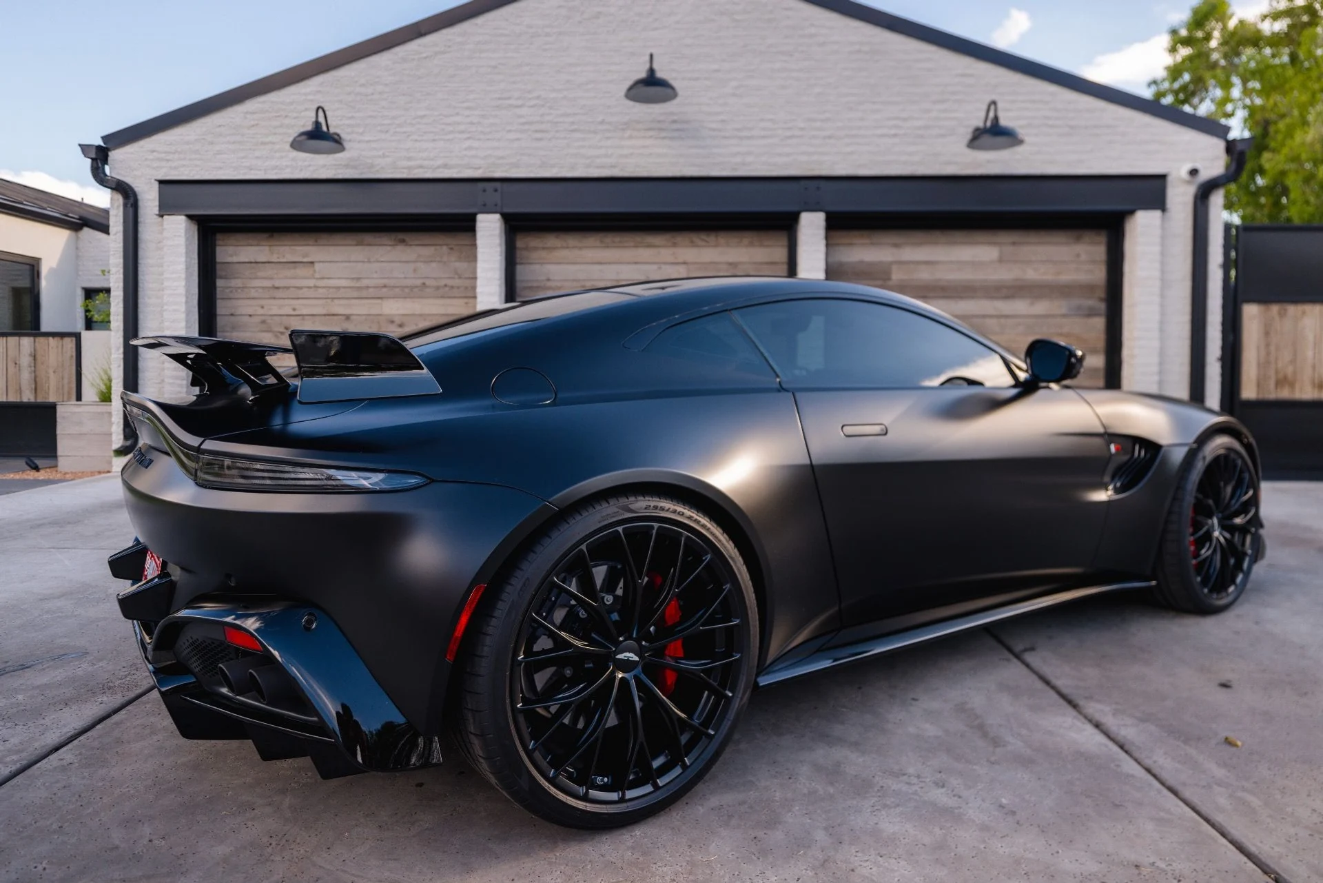 mph009_2420667688_Used_2023_Aston_Martin_Vantage_F1_Edition_1715792291_a1fea17858