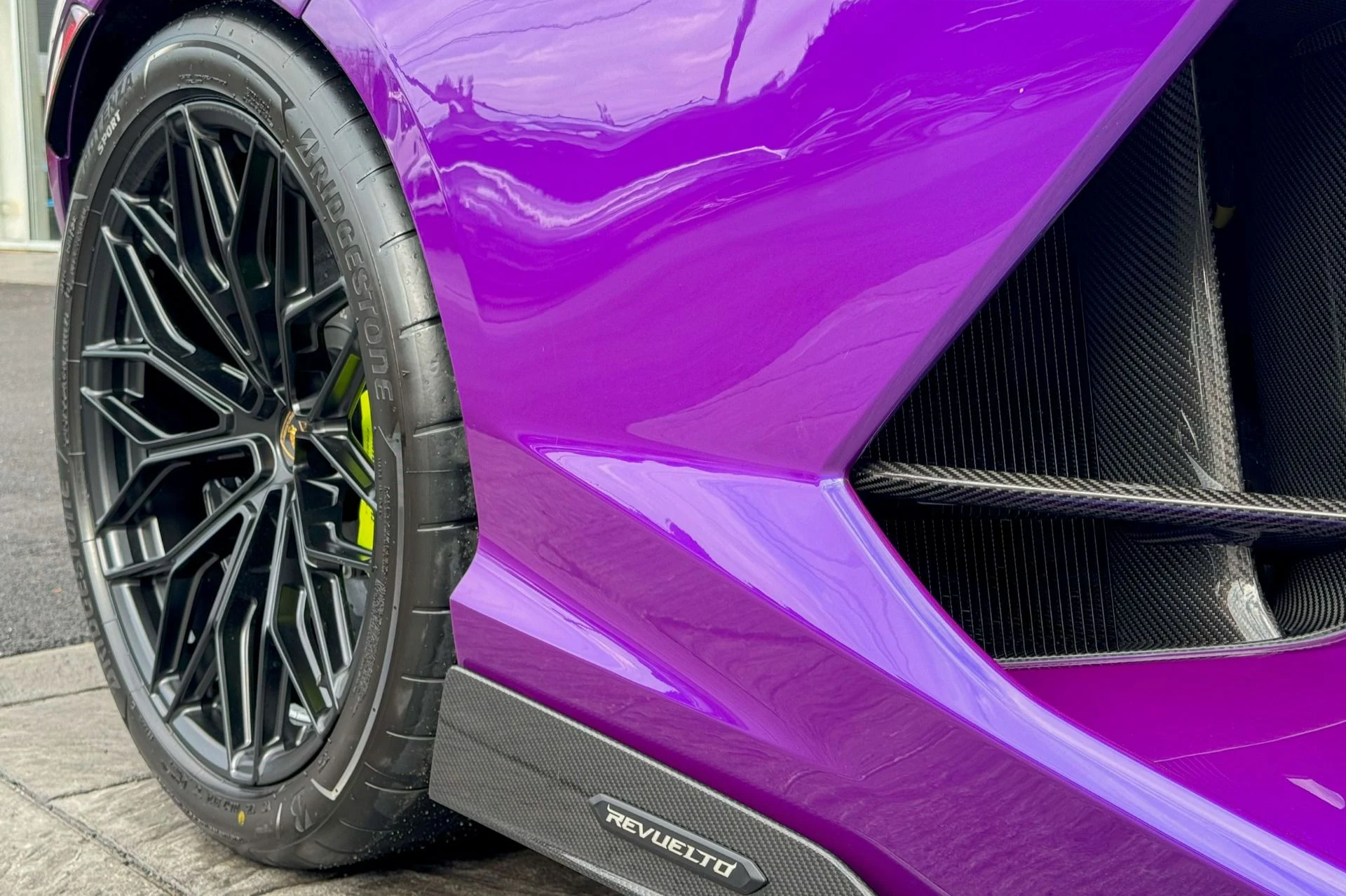 mph009_2422496170_Used_2024_Lamborghini_Revuelto_1752181792_e9da5221eb