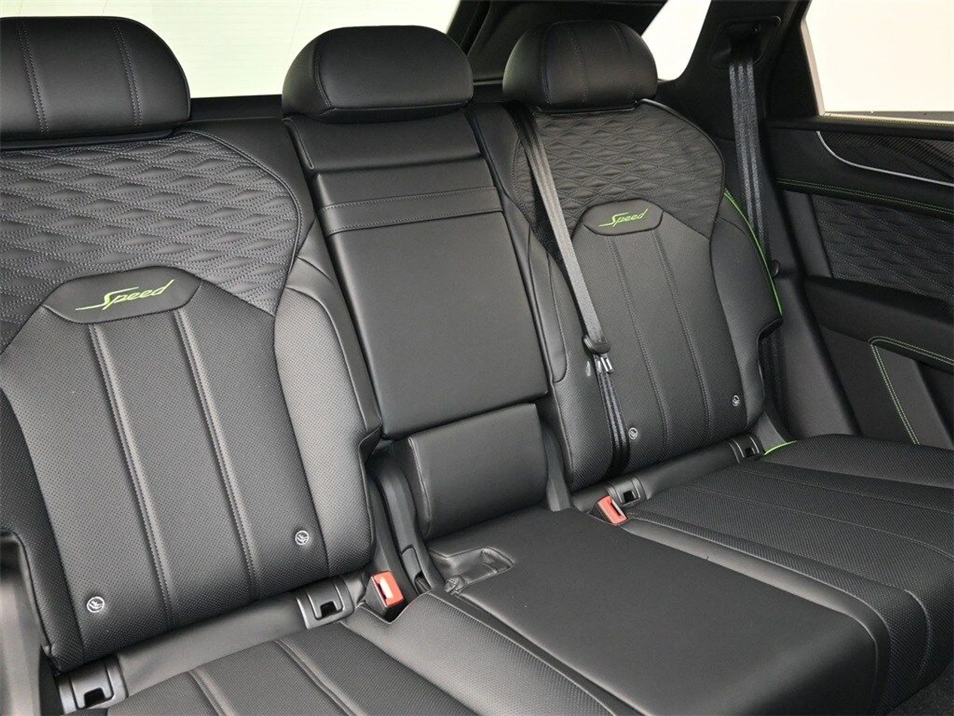 mph009_2425927577_90281c64e246b152c1944be6970add04x_587fd93aad