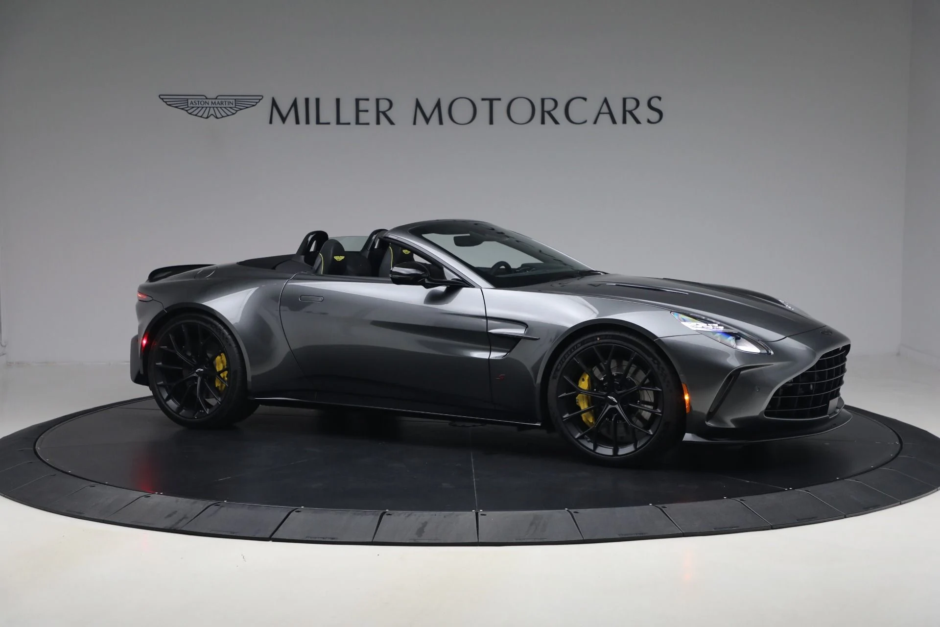 mph009_2435099937_New_2026_Aston_Martin_Vantage_S_Roadster_1776880029_ddf3ec0c0c
