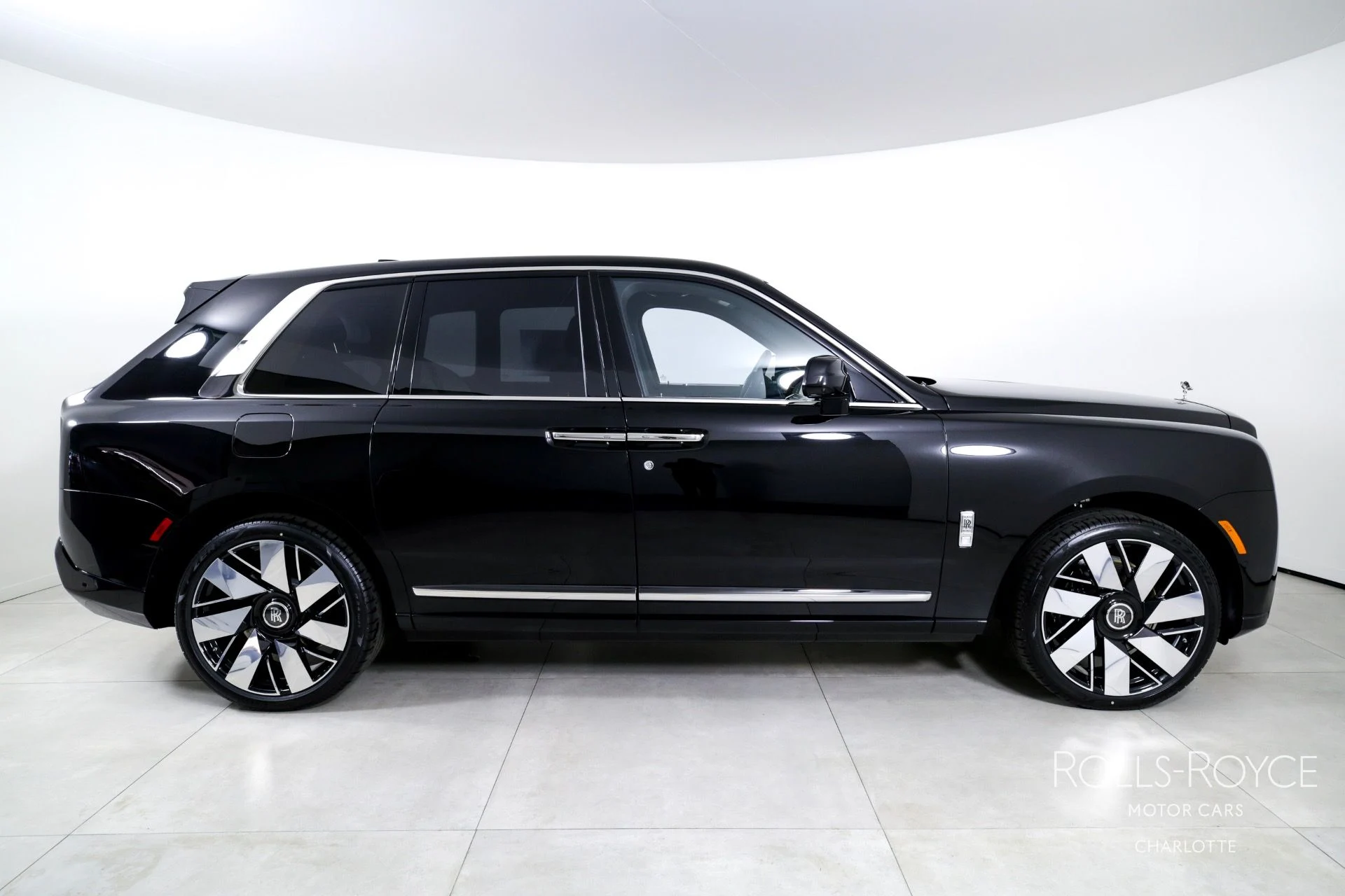 mph009_2436620264_Used_2025_Rolls_Royce_Cullinan_1746196138_c3be908c26