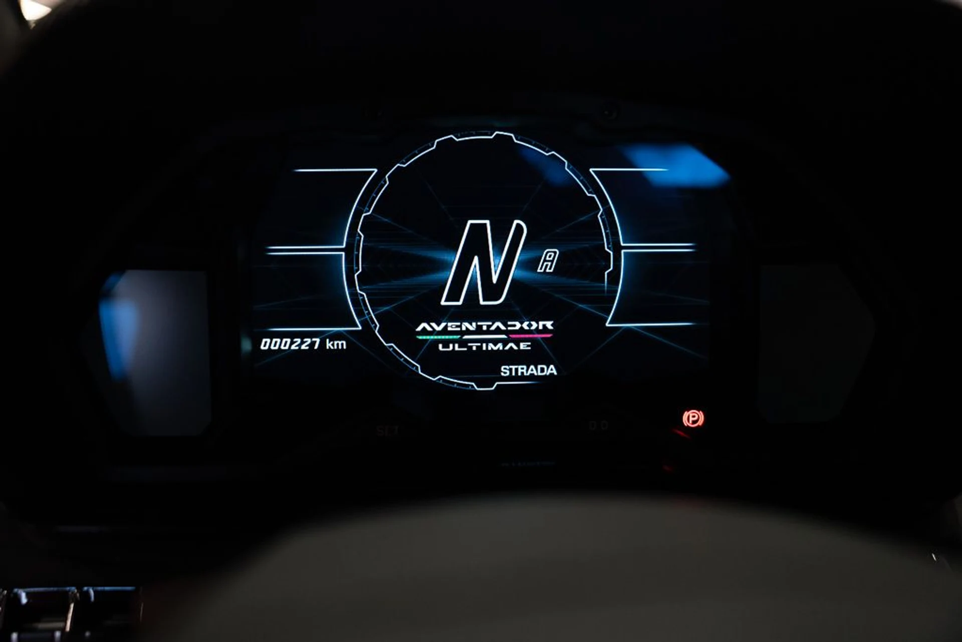 mph009_2440308539_lamborghini_aventador_2022_jpg_v_1770227440_8db1fbaad2