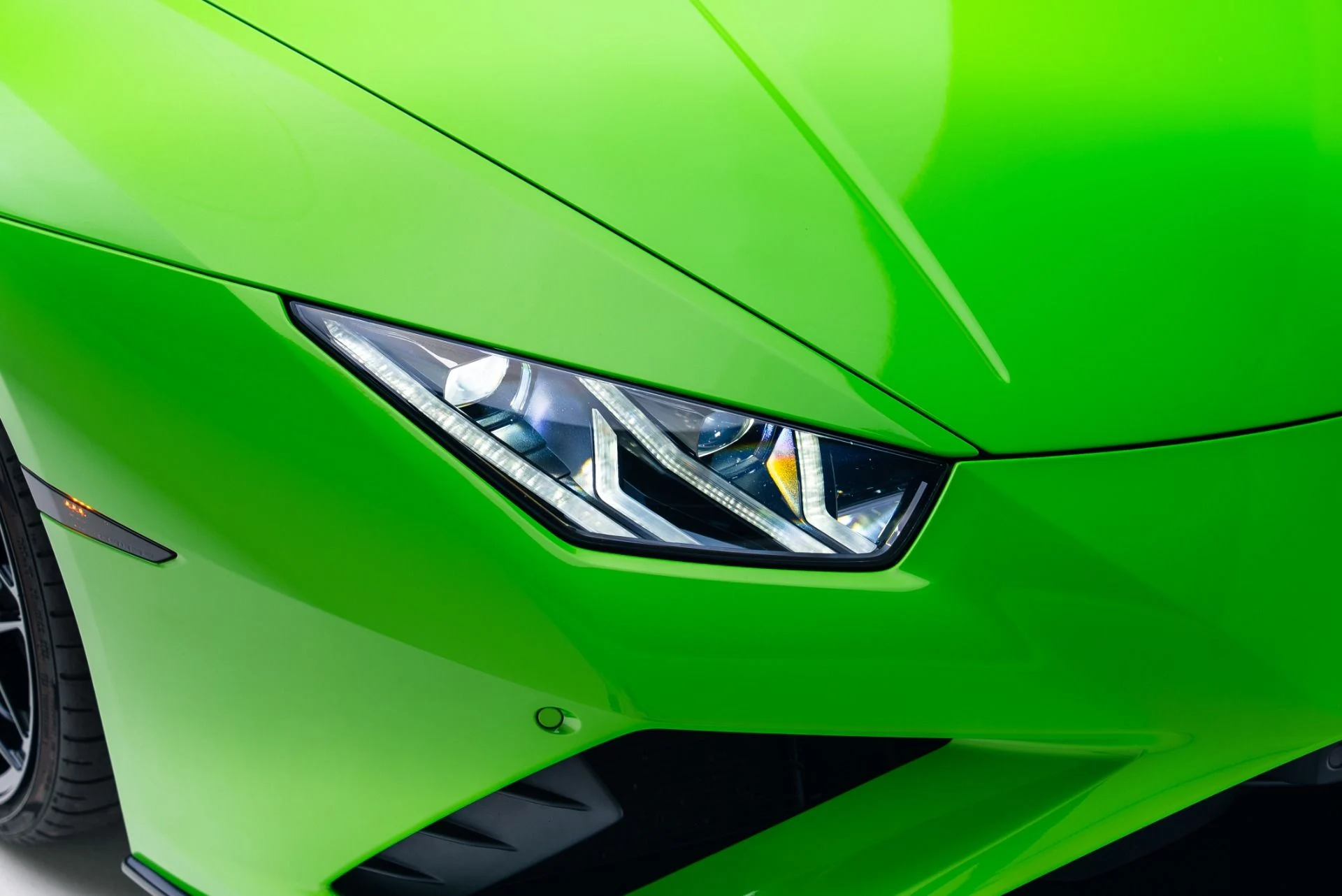 mph009_2441129813_Used_2023_Lamborghini_Huracan_EVO_1765473040_954ae13d46