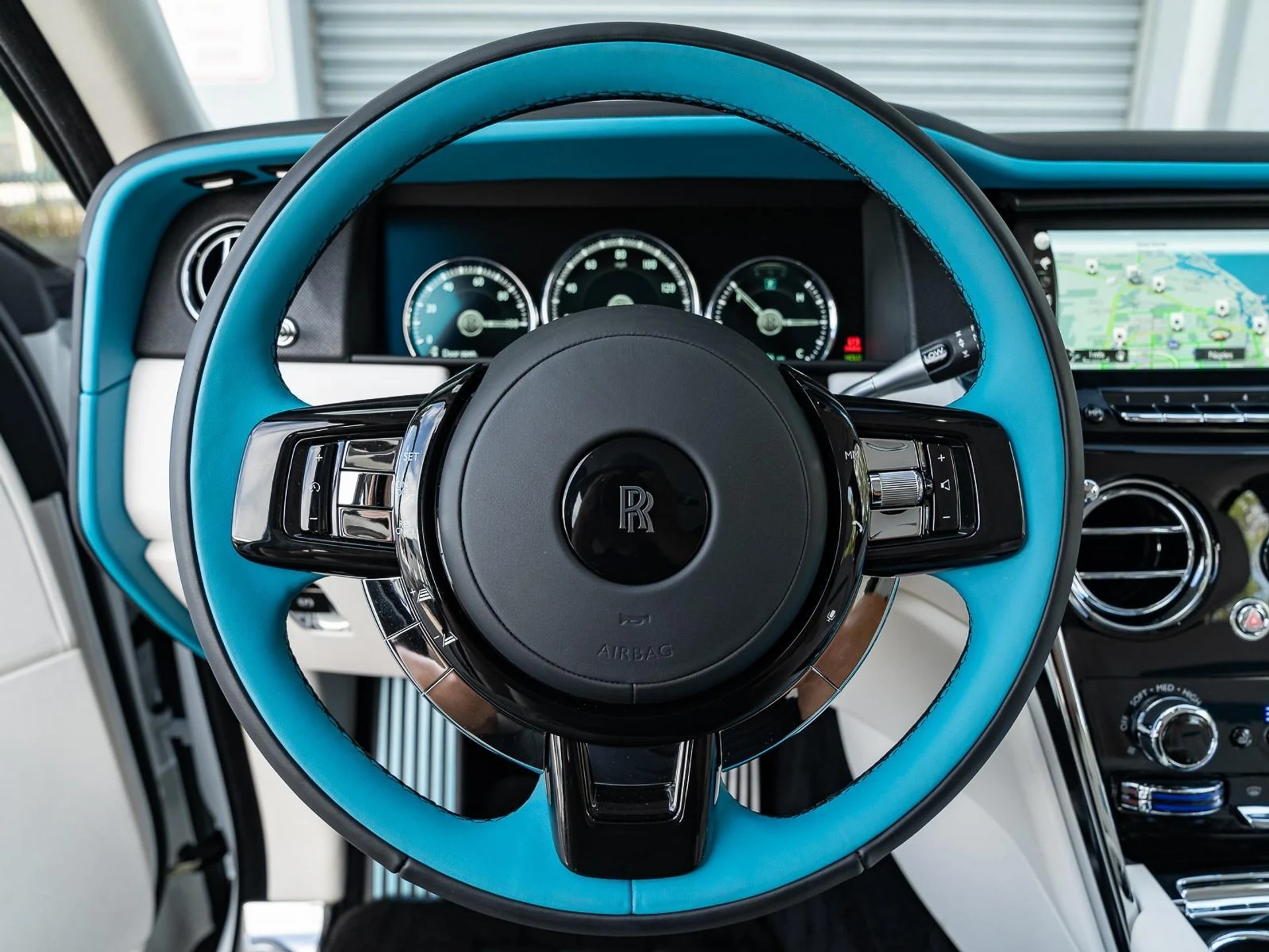 mph009_2442581869_Used_2023_Rolls_Royce_Cullinan_1761685659_bda476c5ad