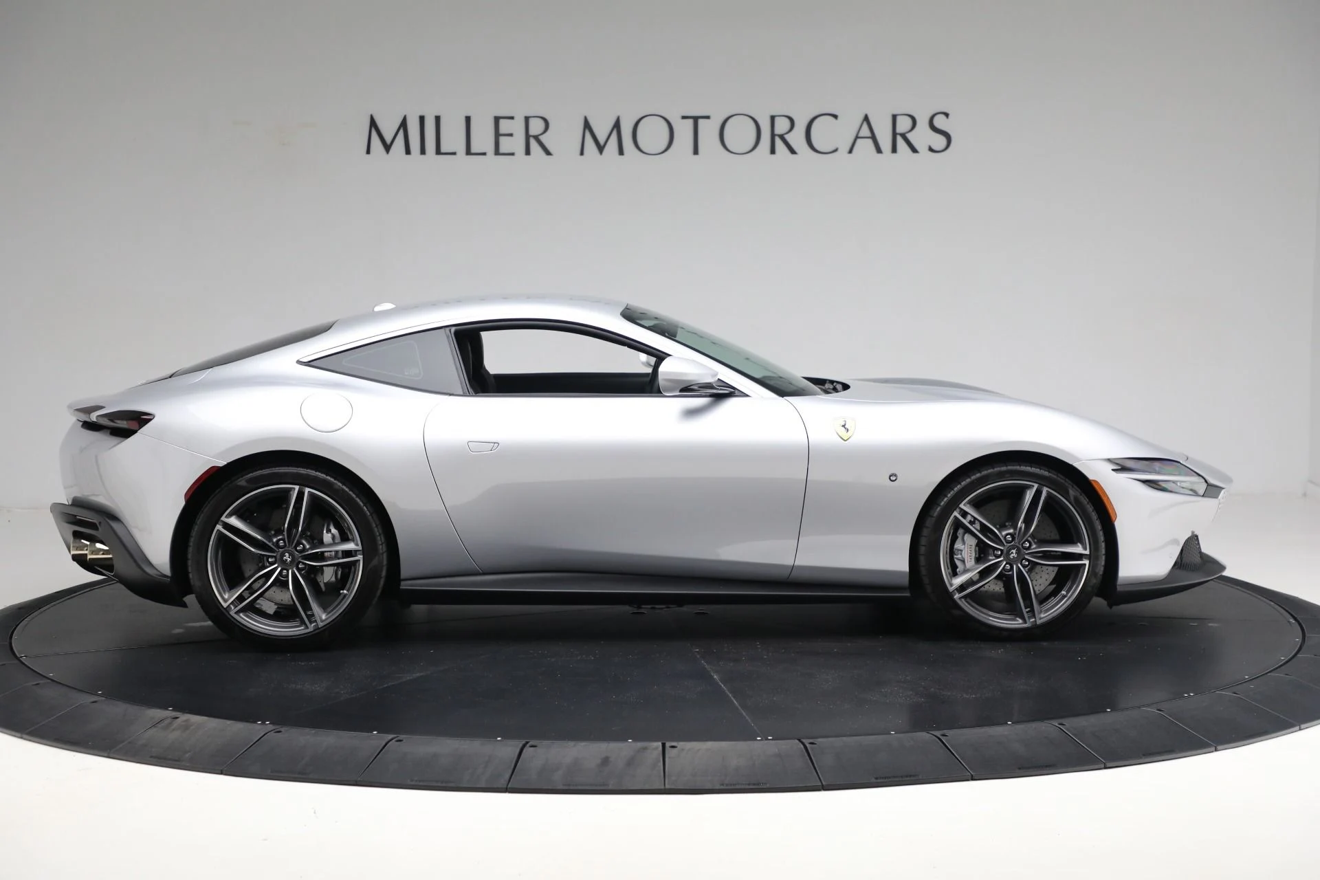 mph009_2444619396_Used_2021_Ferrari_Roma_8d8a186cb7
