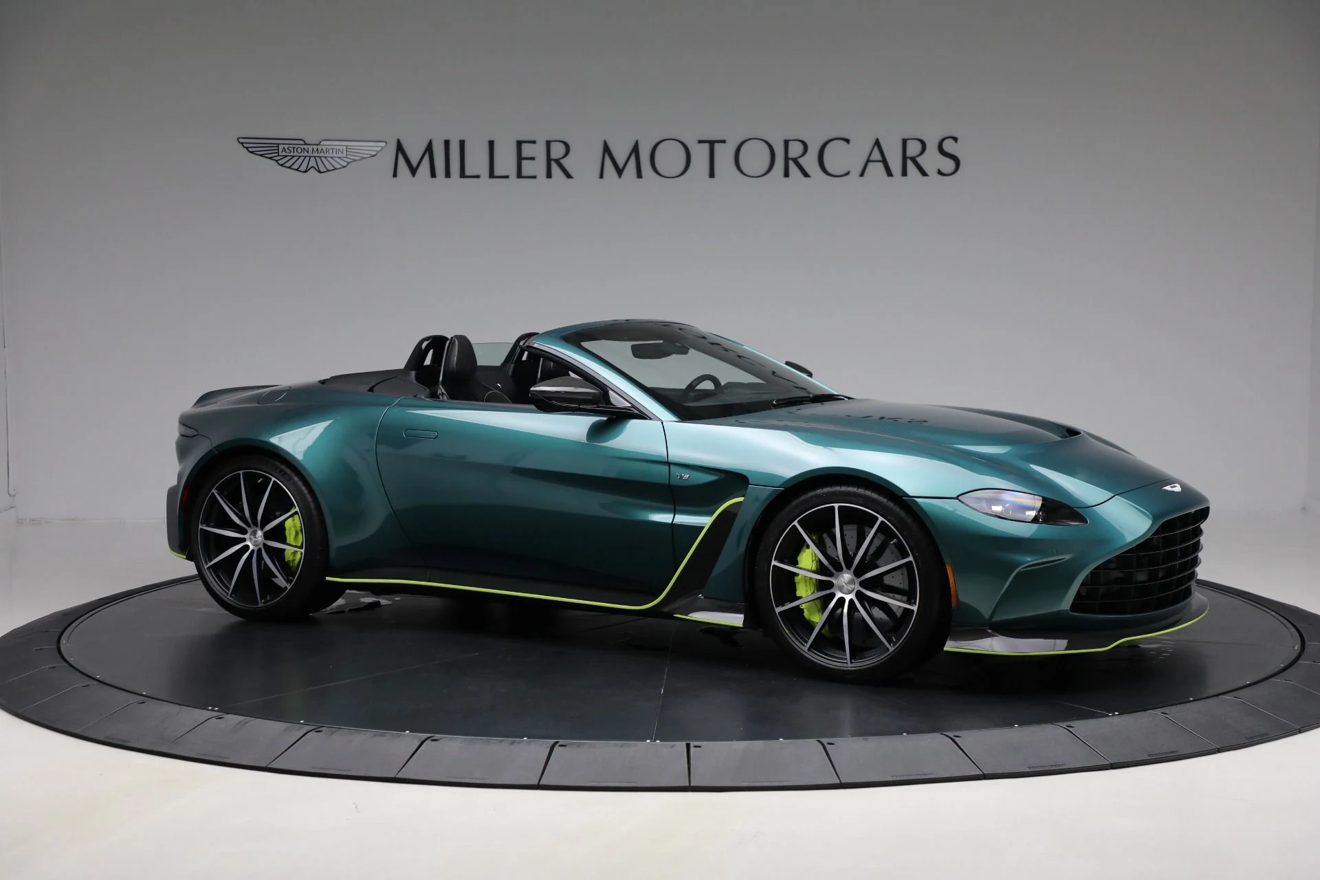 mph009_2445283623_Used_2023_Aston_Martin_Vantage_V12_87bef72f55