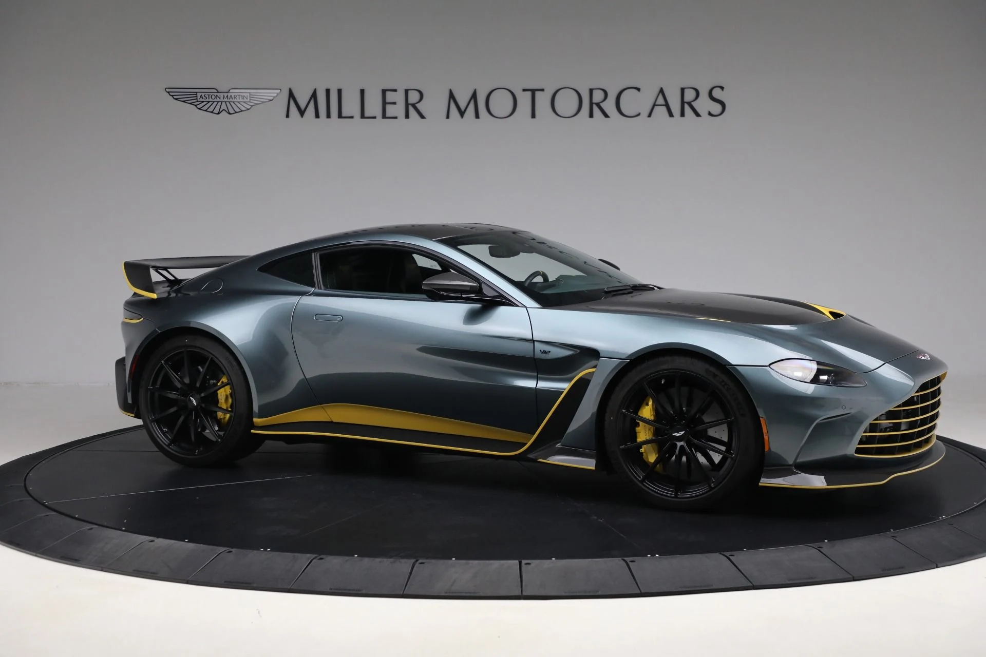 mph009_2452691776_Used_2023_Aston_Martin_Vantage_V12_c350ea2224