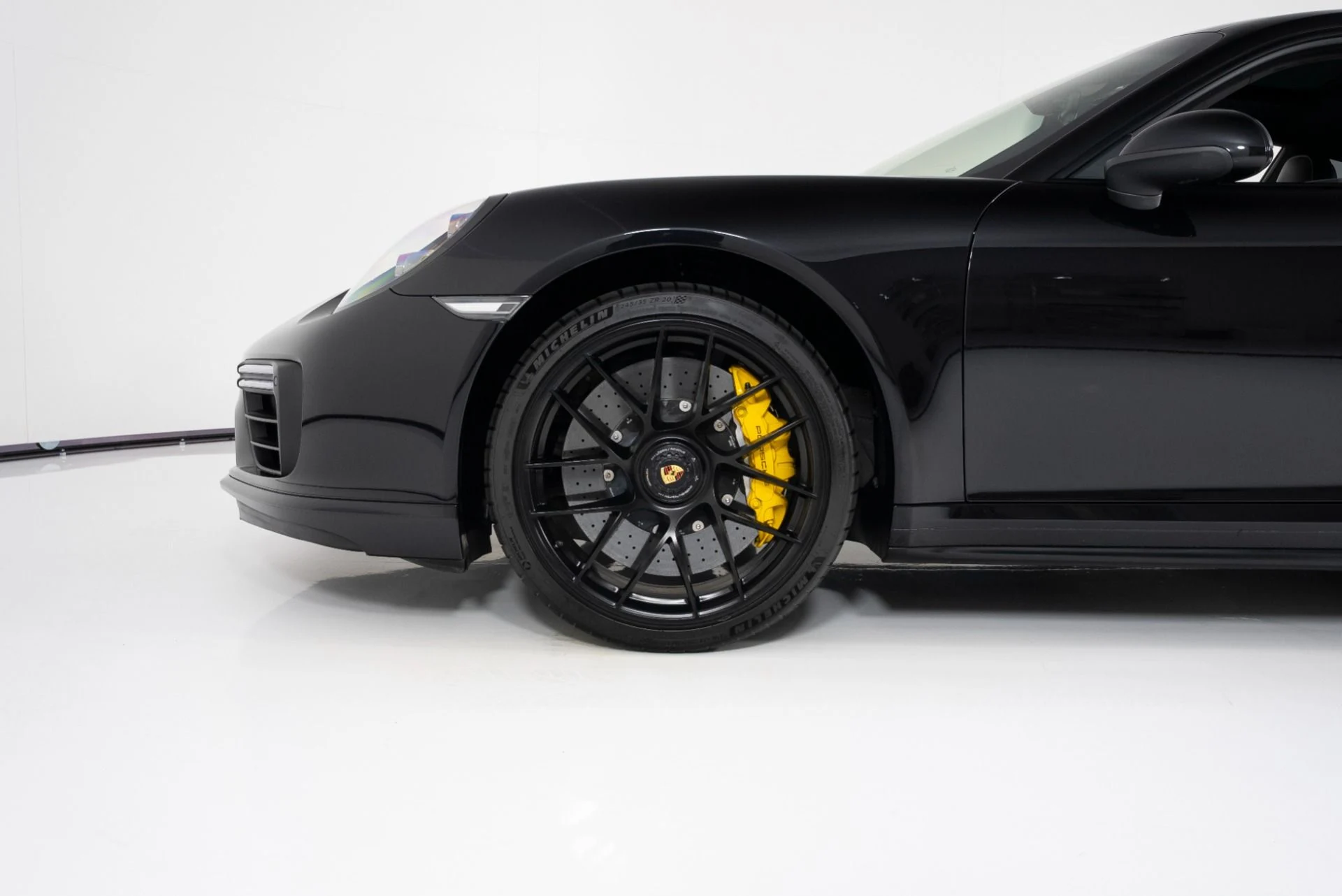 mph009_2463067379_Used_2019_Porsche_911_Turbo_S_1757958875_915a502b79