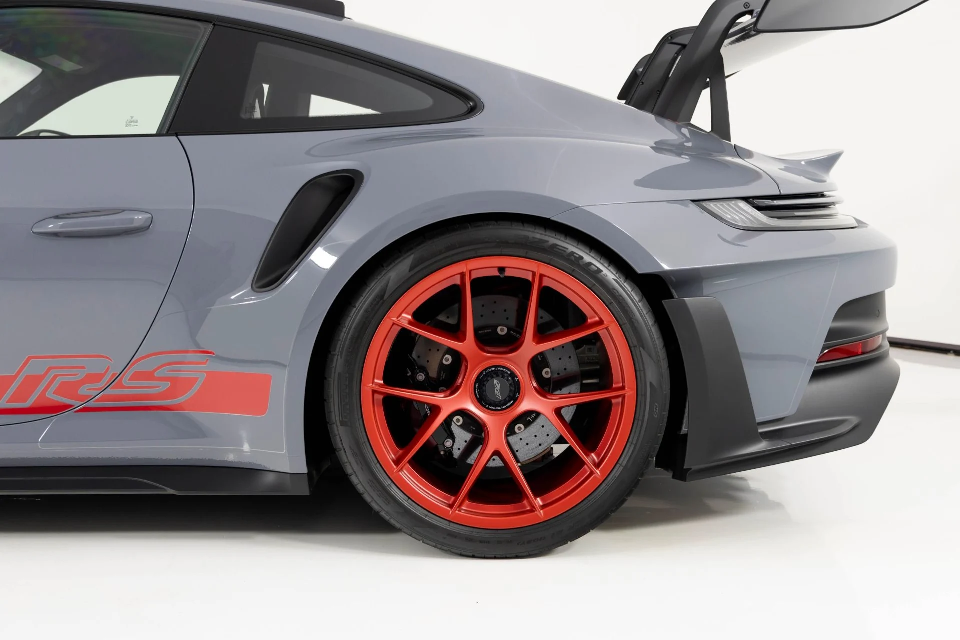 mph009_2479159198_Used_2024_Porsche_911_GT_3_RS_1759531858_ac27d42f15