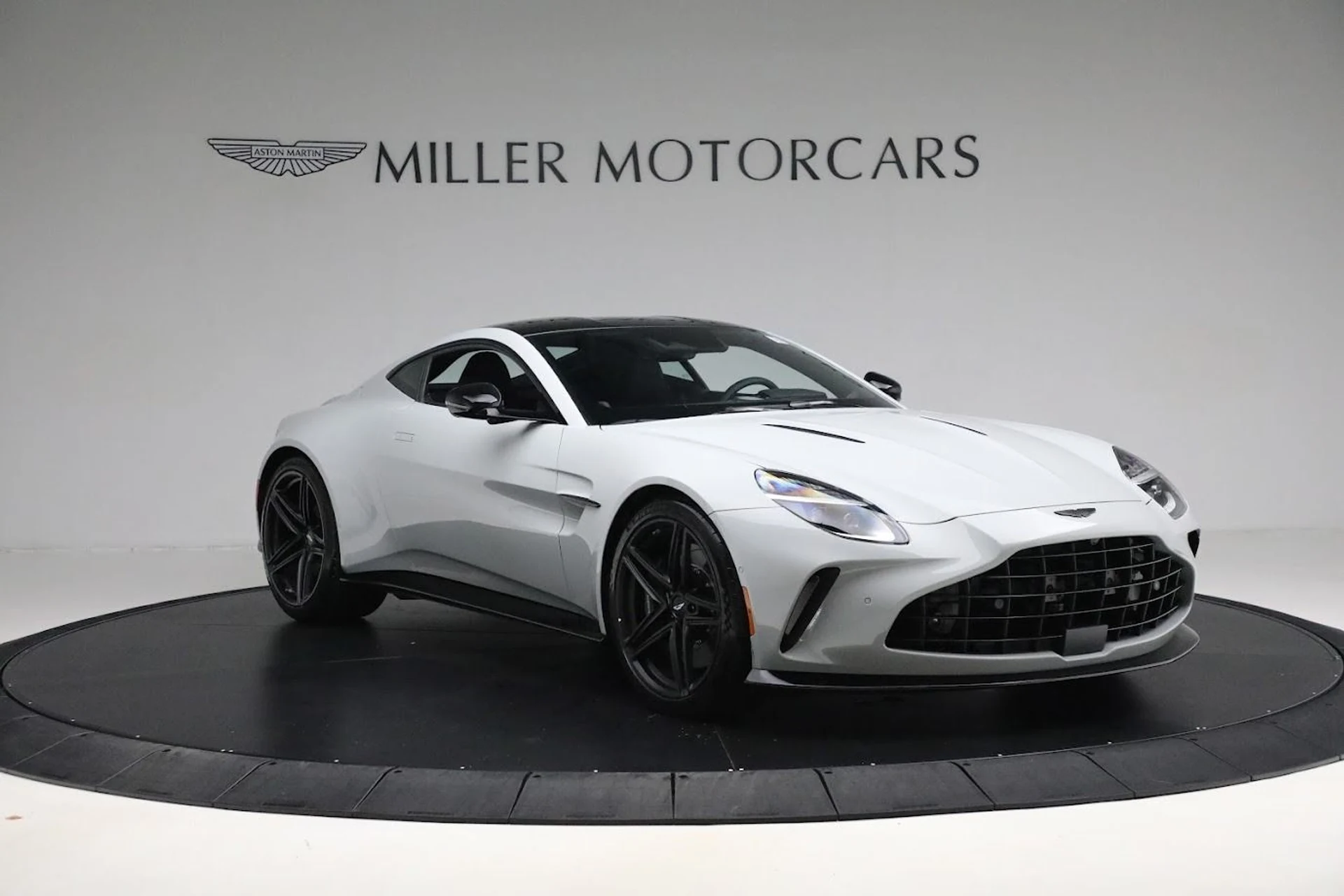 mph009_2486381132_New_2025_Aston_Martin_Vantage_ebb8c62a04