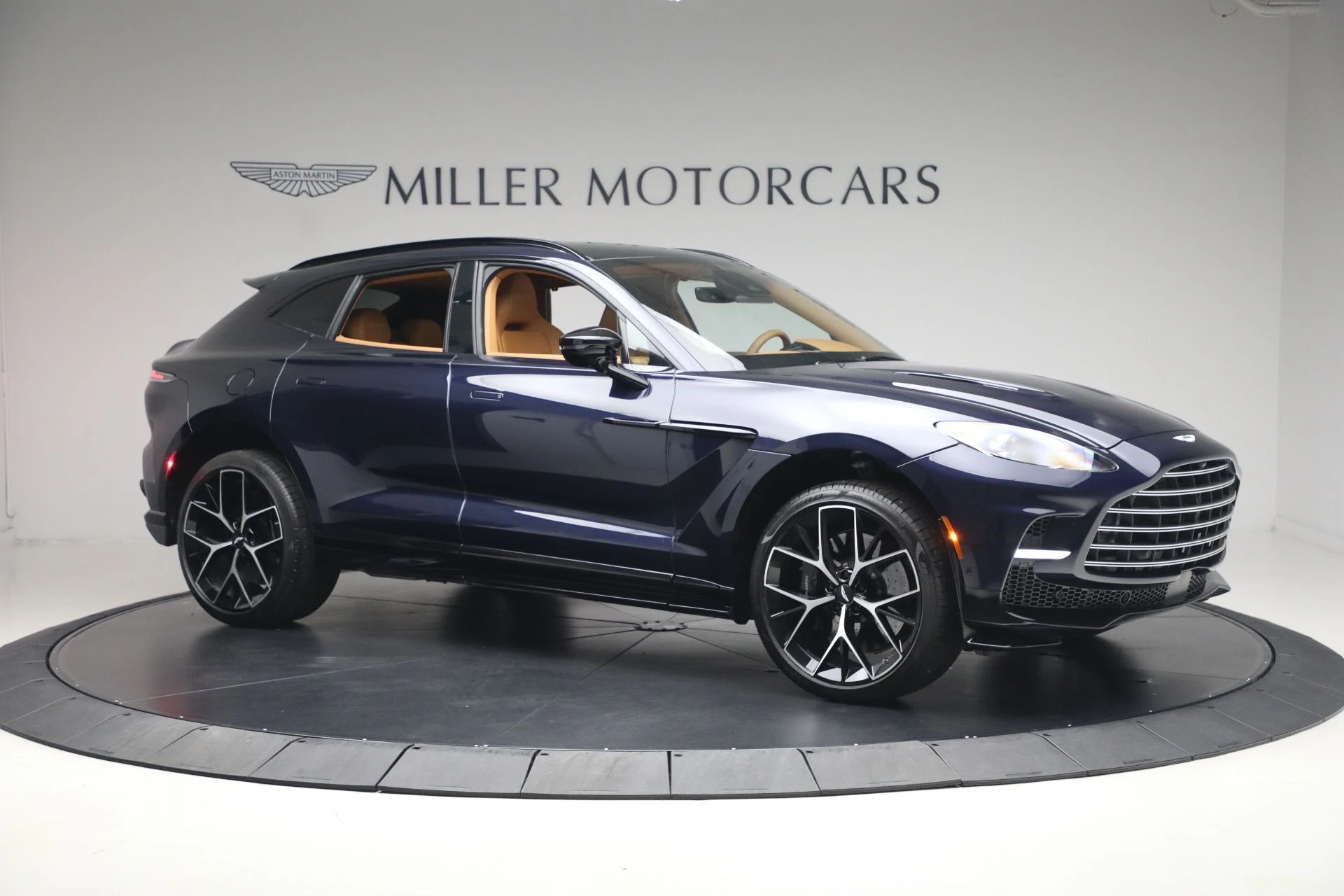 mph009_2491563229_Used_2026_Aston_Martin_DBX_707_1780937341_a1d8b774dc