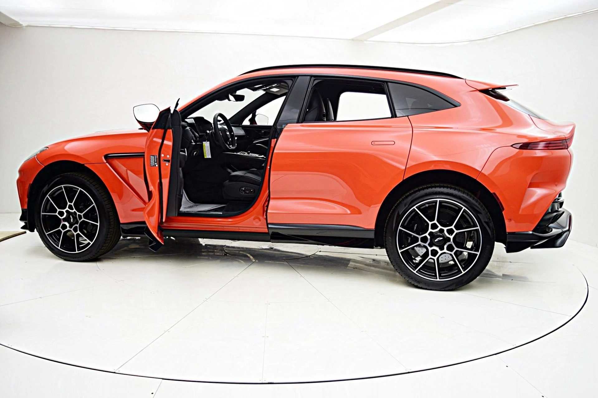 mph009_249624937_New_2025_Aston_Martin_DBX_707_a49baad03c
