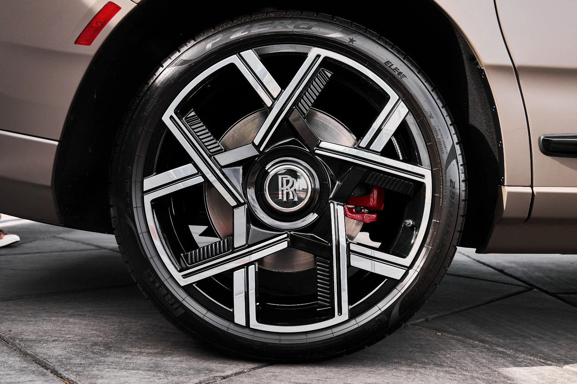 mph009_2496960510_Used_2026_Rolls_Royce_Cullinan_Black_Badge_1776557097_346f54862c