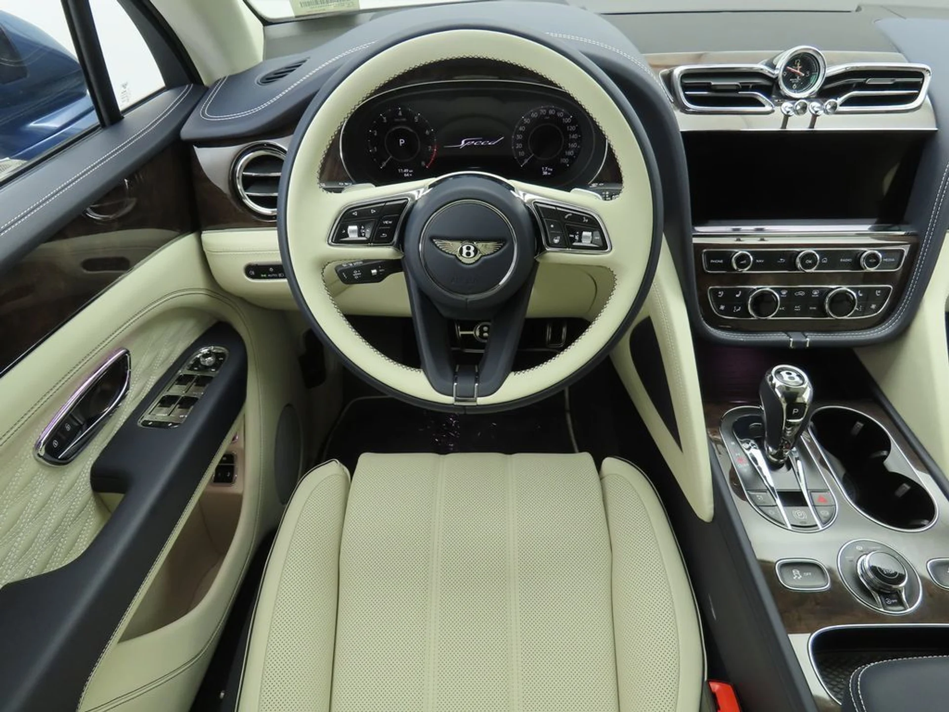 mph009_2509788298_new_2026_bentley_bentayga_8119_22957668_10_1024_9c126a4396