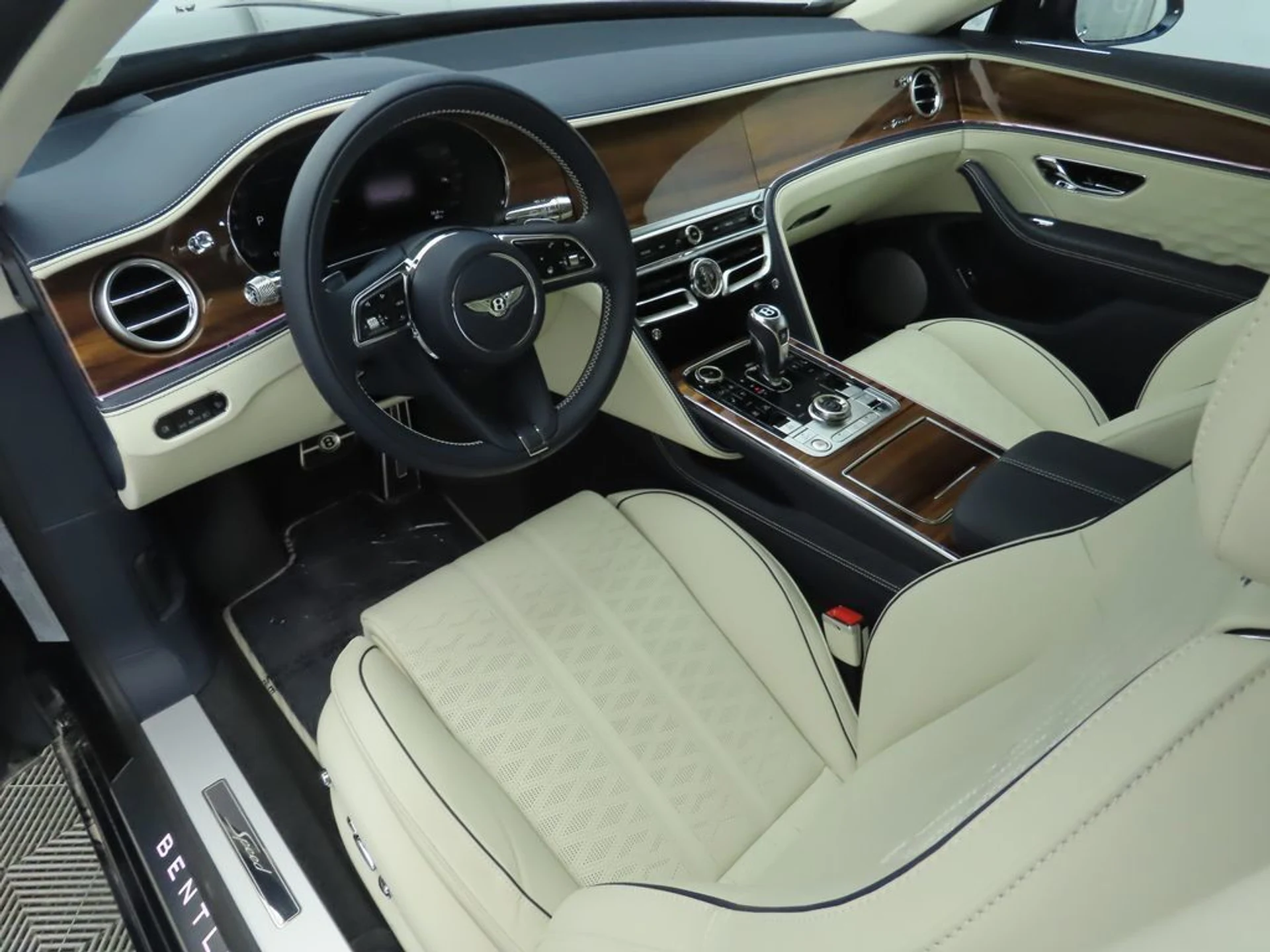 mph009_2510765728_new_2025_bentley_flying_spur_speedsedan_8119_22891451_10_1024_7bd30a3f62