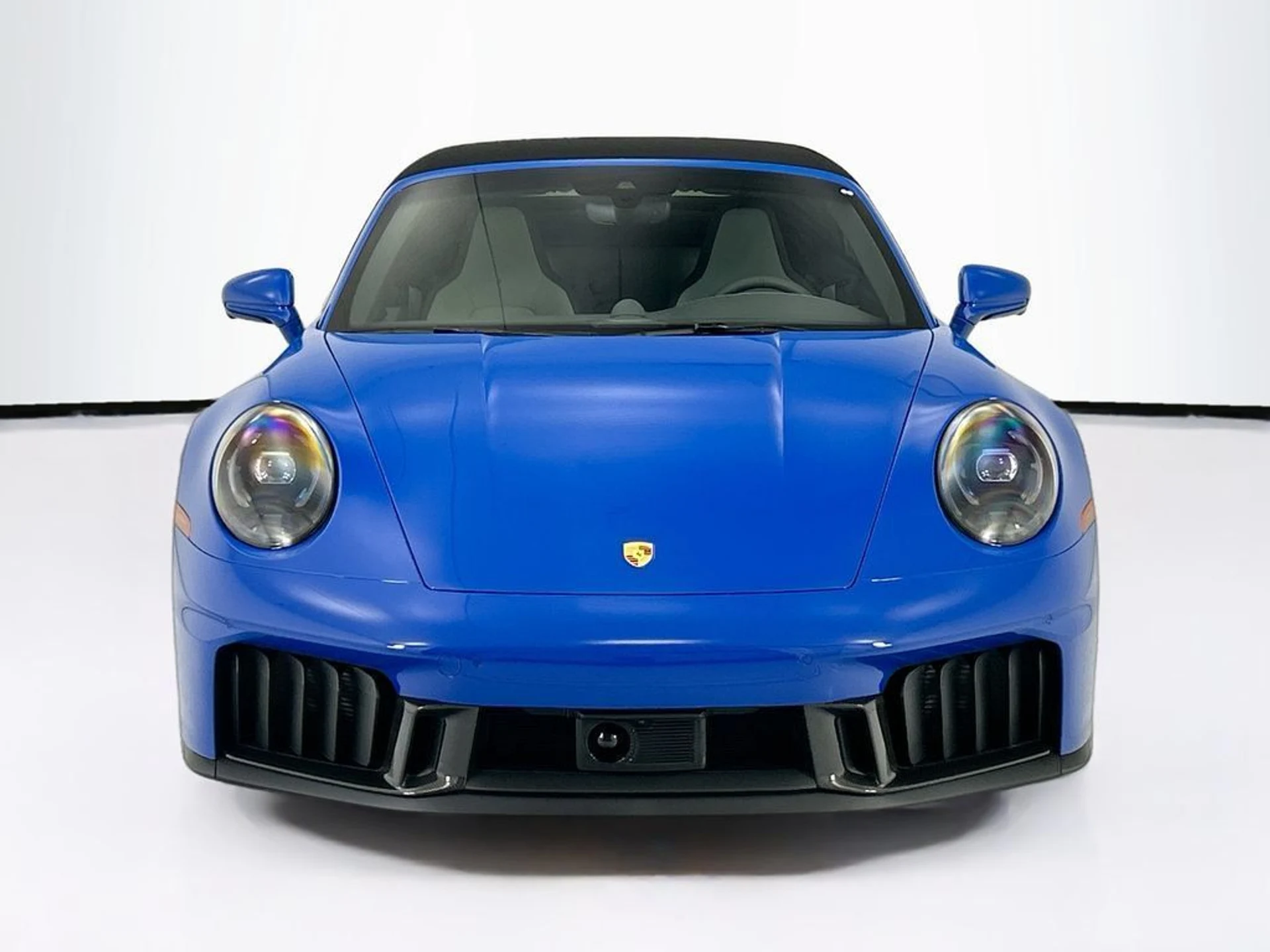 mph009_2515317579_used_2026_porsche_911_spirit70cabriolet_8119_23018992_10_1024_419eca0bed