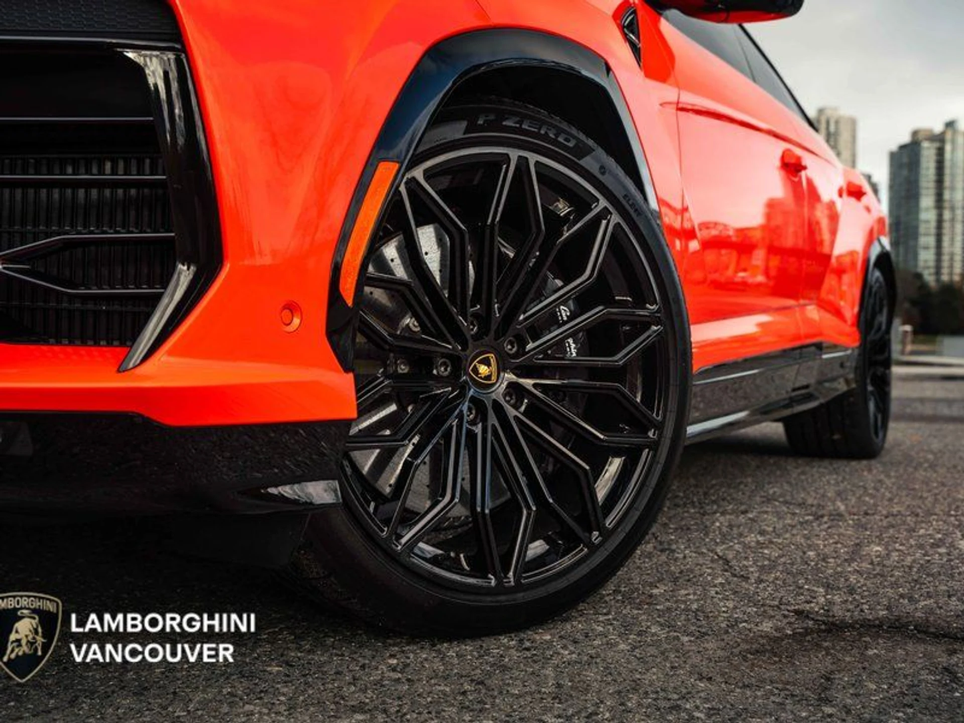 mph009_2524156210_38620862_08760_2025_lamborghini_urus_010_8aa8c8a43b