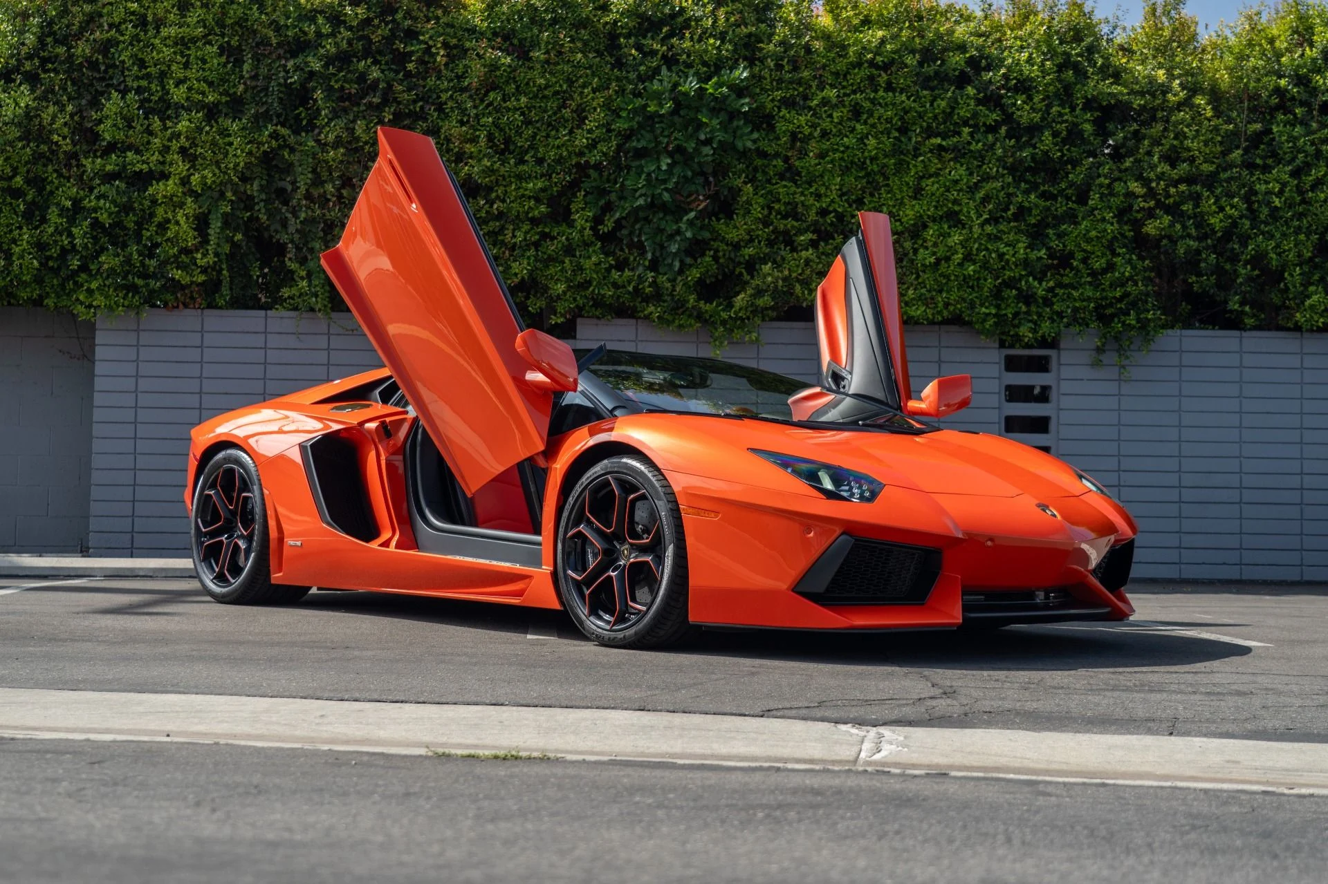 mph009_2529659402_Used_2014_Lamborghini_Aventador_LP_700_4_1759878623_d8951c38dc