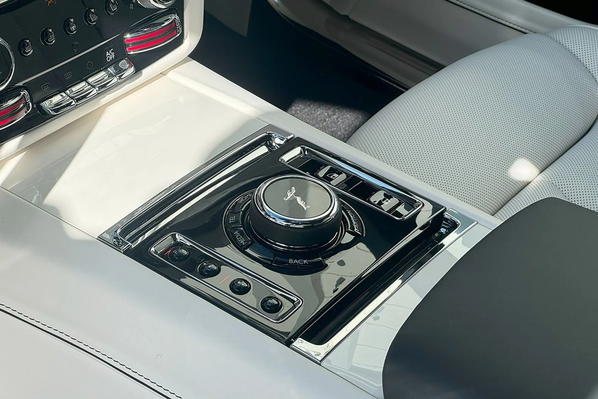 mph009_2532902944_Used_2025_Rolls_Royce_Ghost_1740557144_cdb5f0eb58