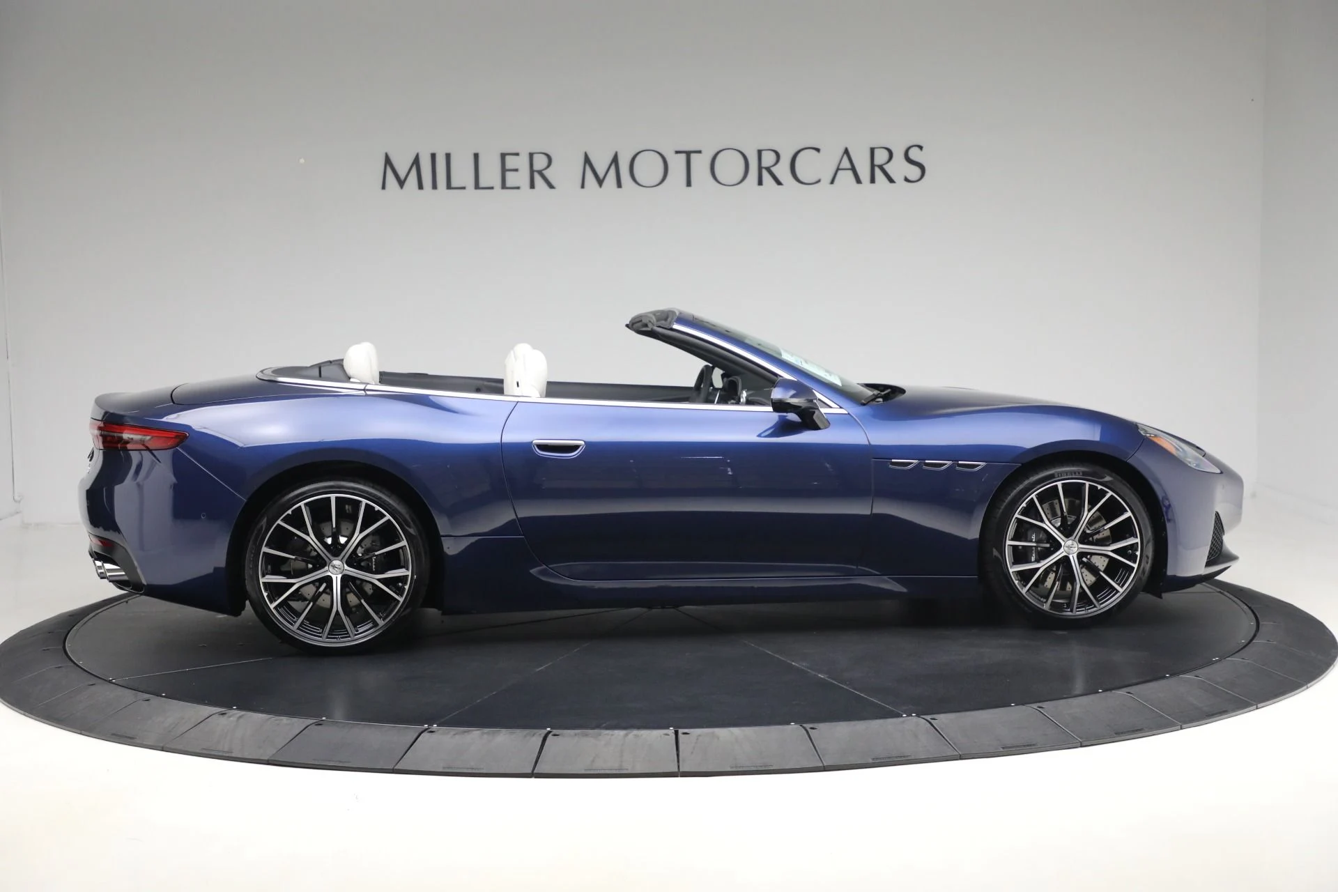 mph009_2547065702_New_2026_Maserati_Gran_Cabrio_Modena_1760548324_24cd53e5f6