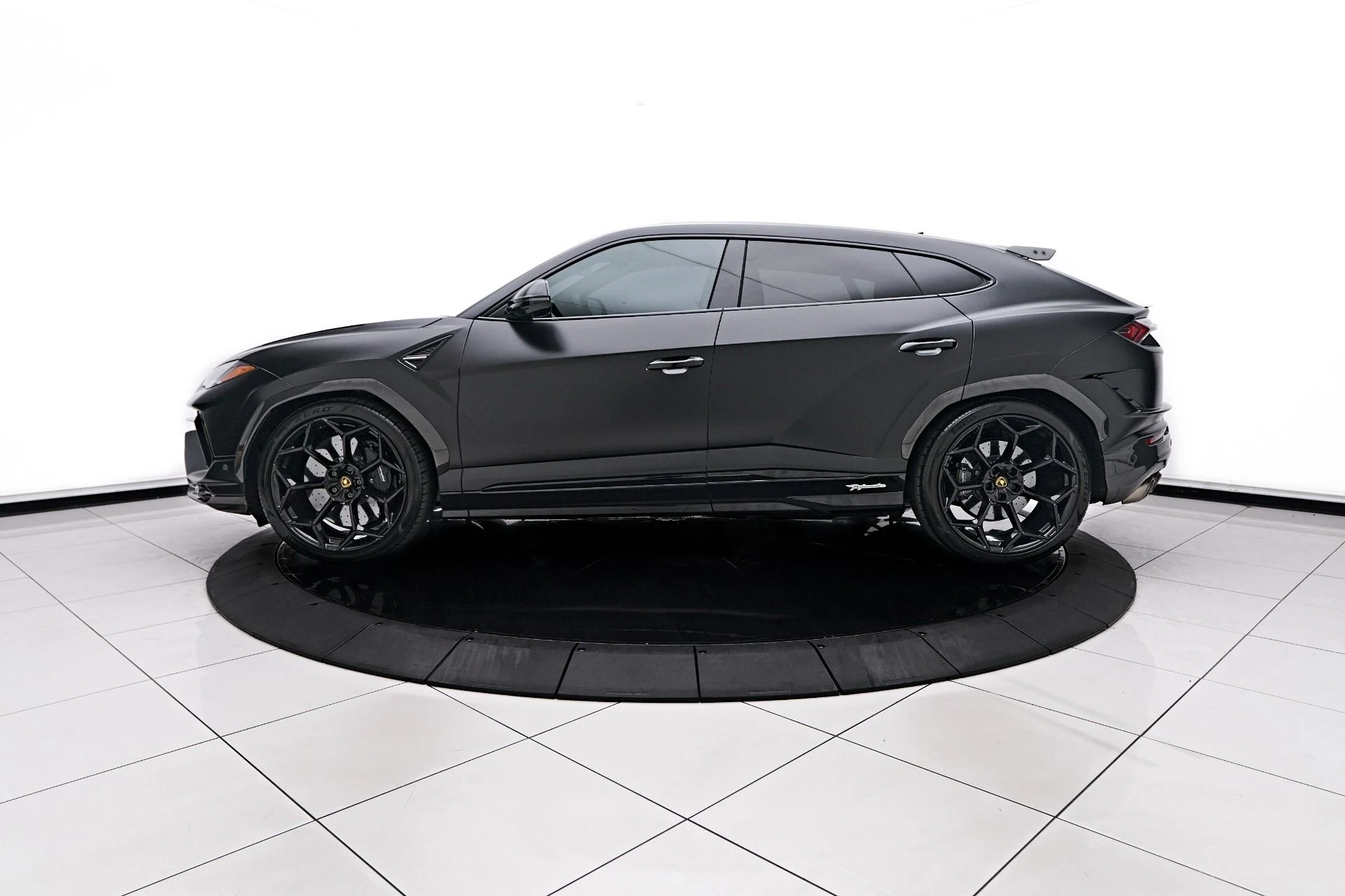 mph009_2557497327_Used_2023_Lamborghini_Urus_Performante_1756943480_9f10043c23