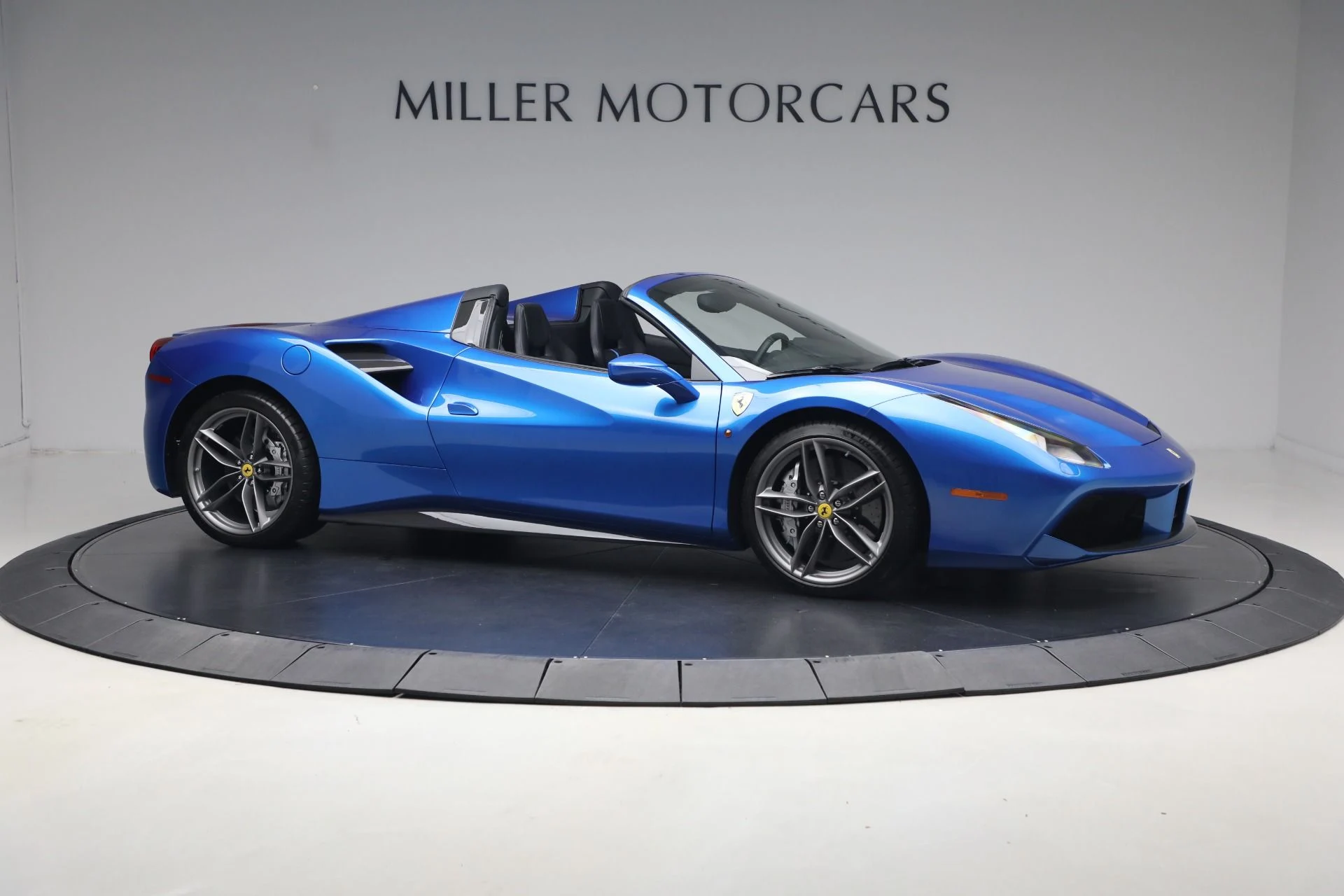 mph009_2560049285_Used_2017_Ferrari_488_Spider_1779887206_875bf7a490