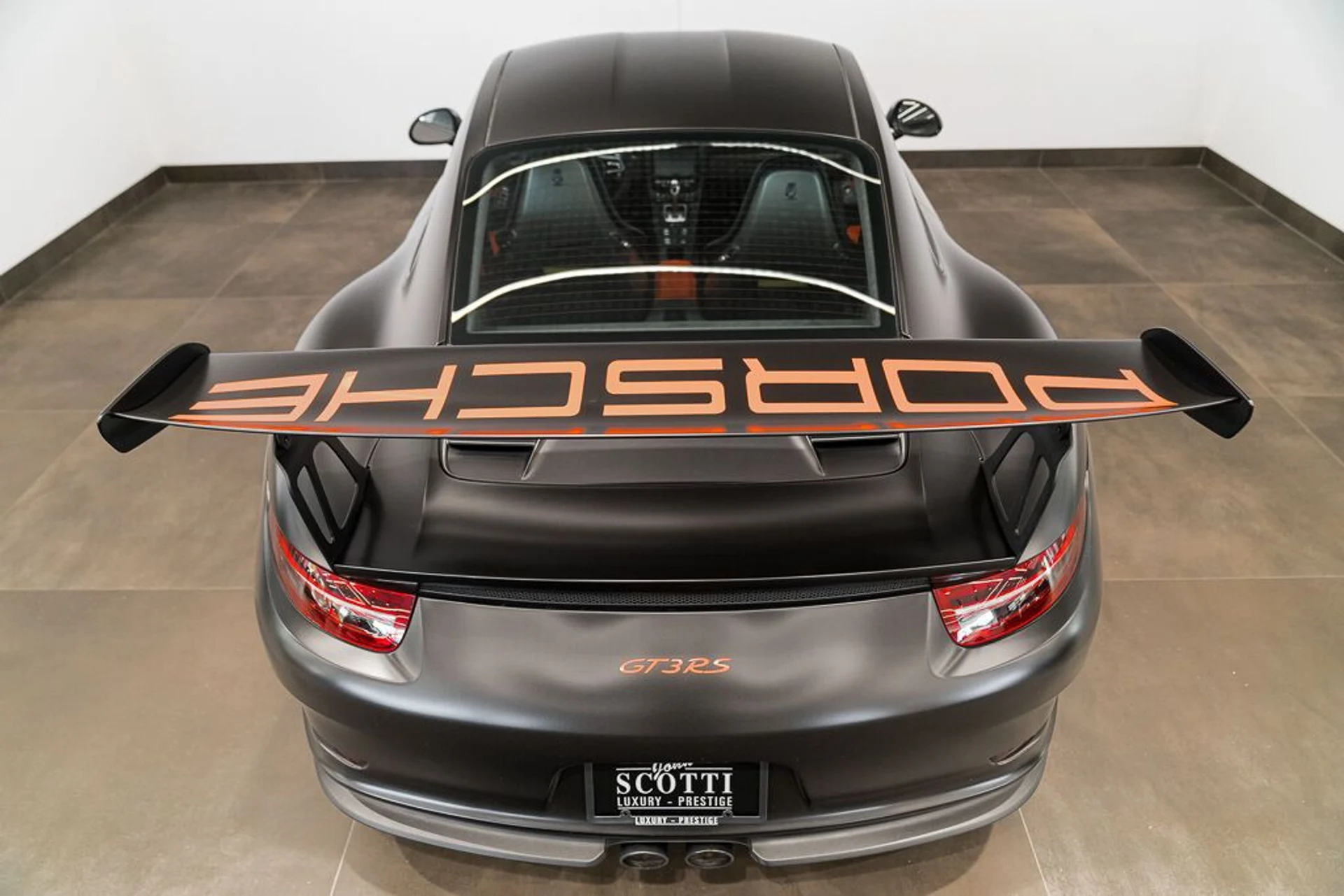 mph009_2562238224_porsche_911_2016_jpg_v_1758918548_2ed53d3b9e