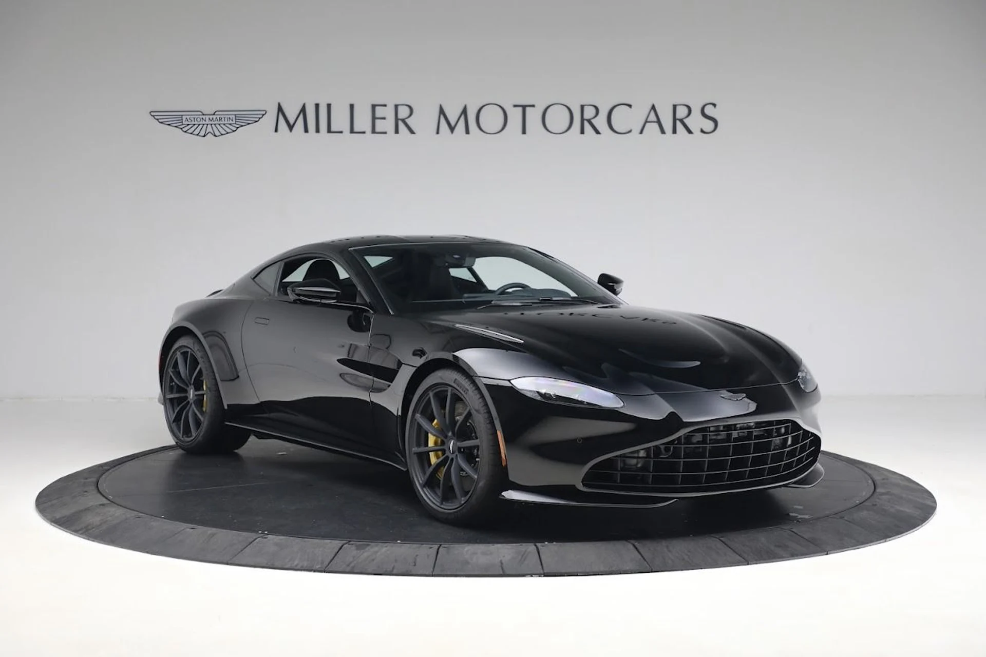mph009_2565176919_Used_2023_Aston_Martin_Vantage_V8_b05d30b003