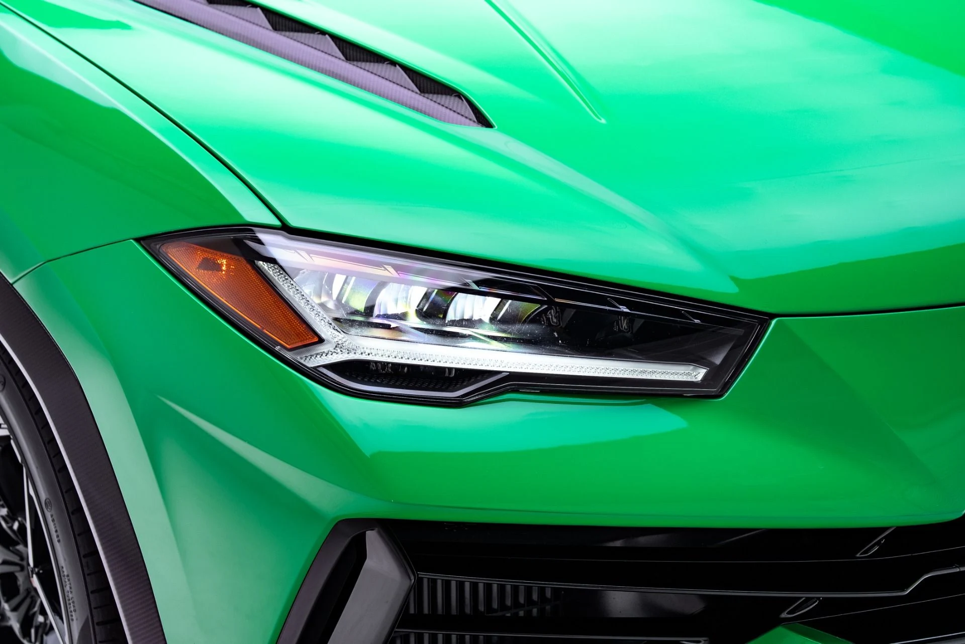 mph009_2568020475_Used_2023_Lamborghini_Urus_Performante_1776122836_a5046c725f