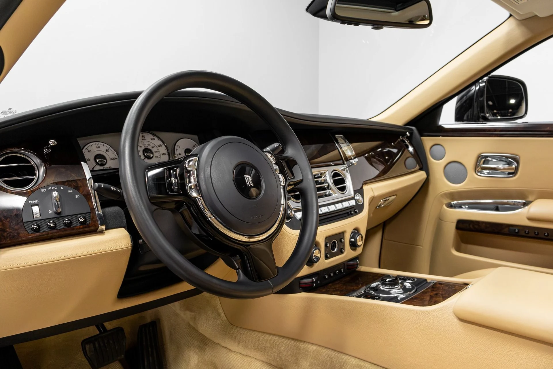 mph009_2568755361_Used_2011_Rolls_Royce_Ghost_1771348774_c0d4f2efae