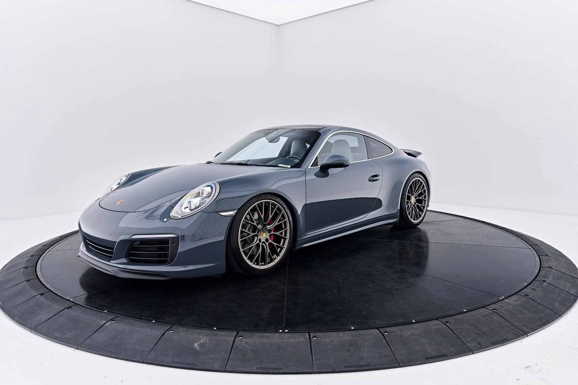 mph009_2572284274_Used_2017_Porsche_911_Carrera_4_S_1789697852_5a5af39c8e