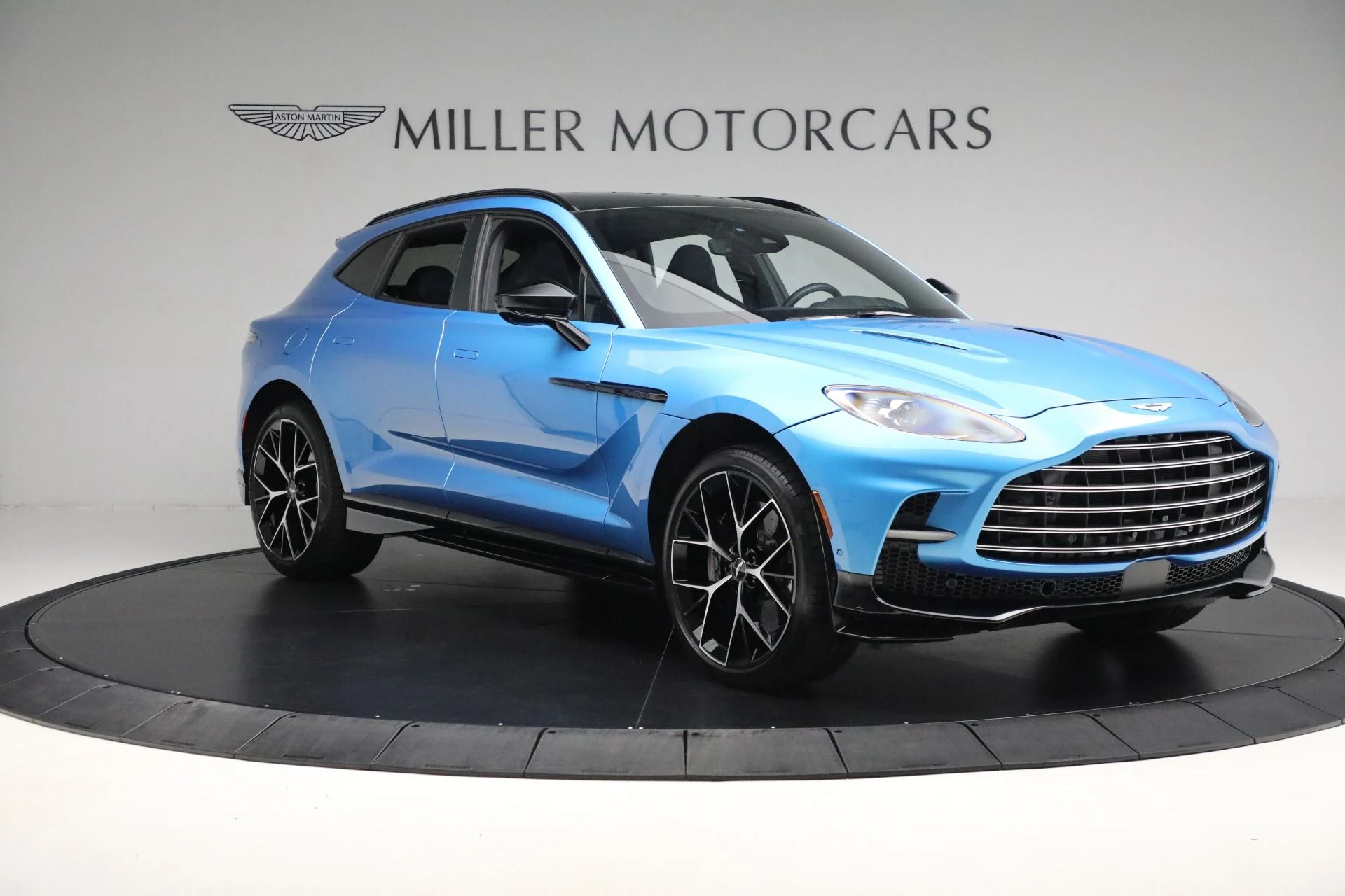 mph009_2586997210_Used_2024_Aston_Martin_DBX_707_9b3ed31df6